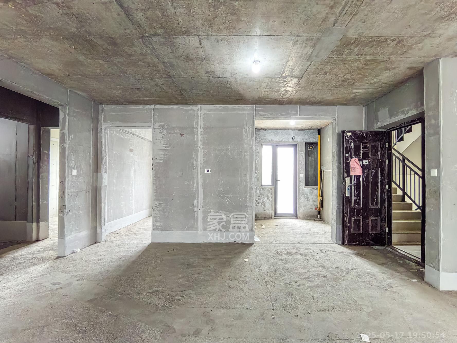 保利金香槟 3室2厅2卫 95.0万 保利金香槟 3室2厅2卫 95.0万客厅