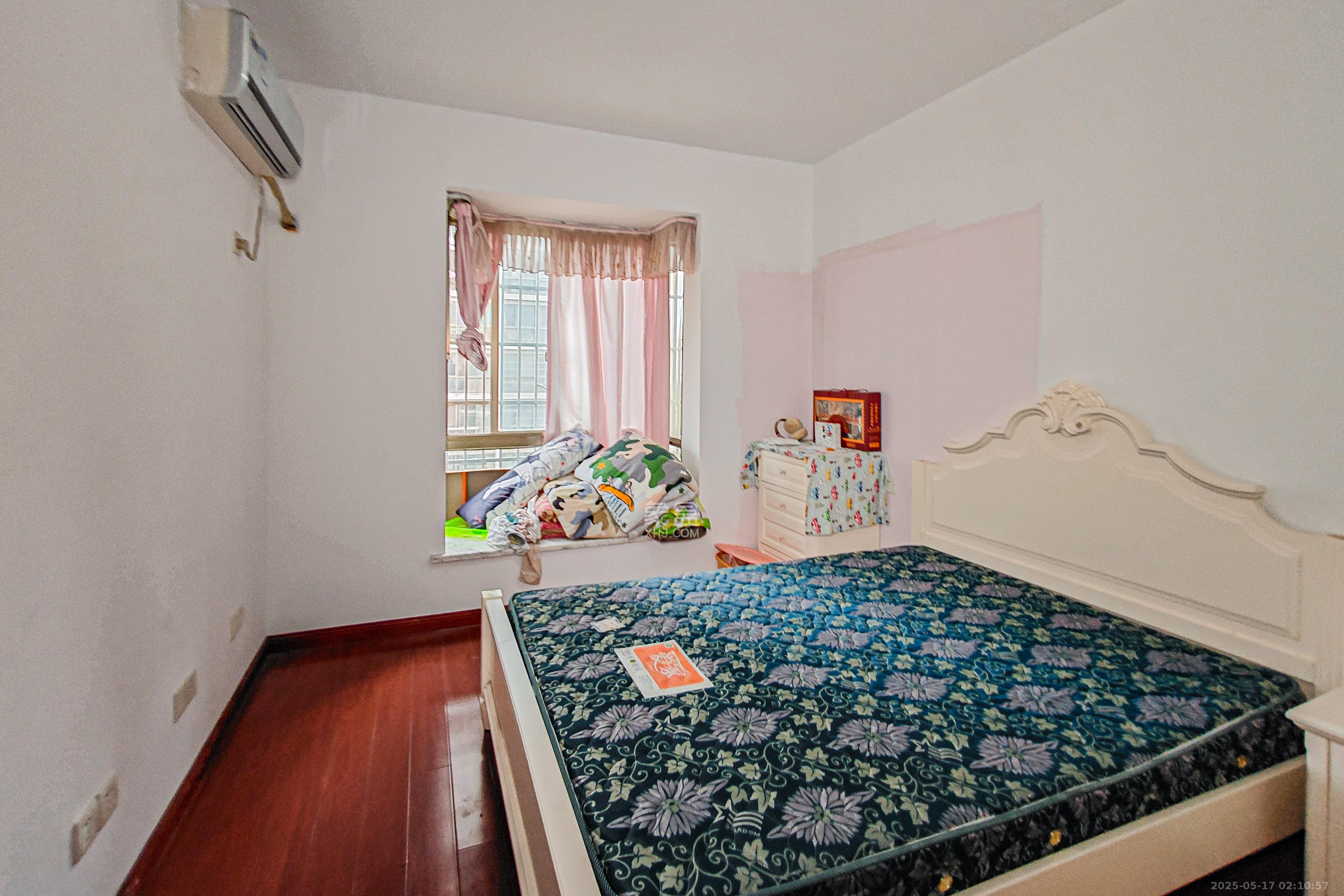 中天枫景园 4室2厅2卫 310.0万 中天枫景园 4室2厅2卫 310.0万卧室