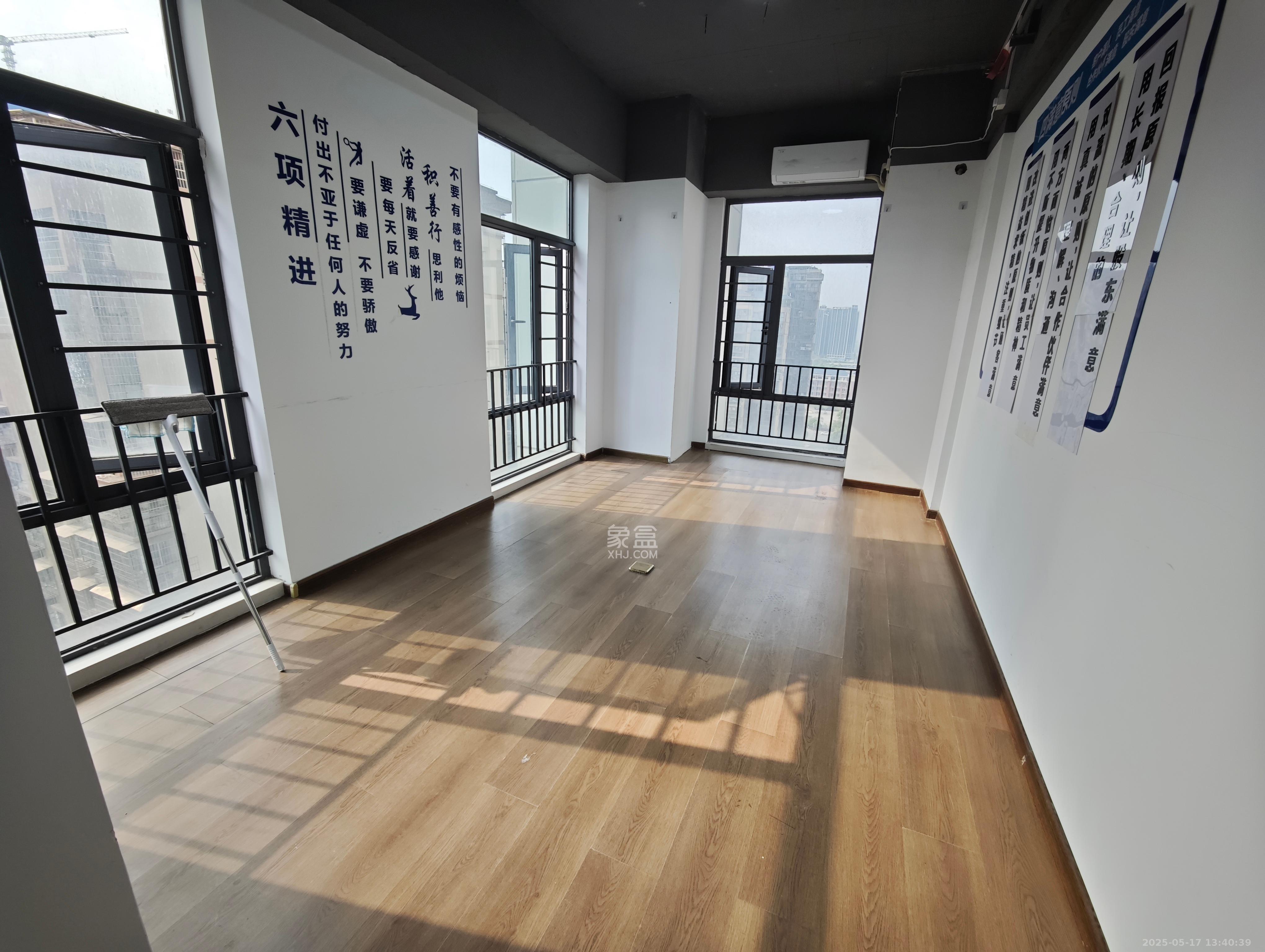 启迪协信中心  1室1厅1卫   1500.00元/月室内图
