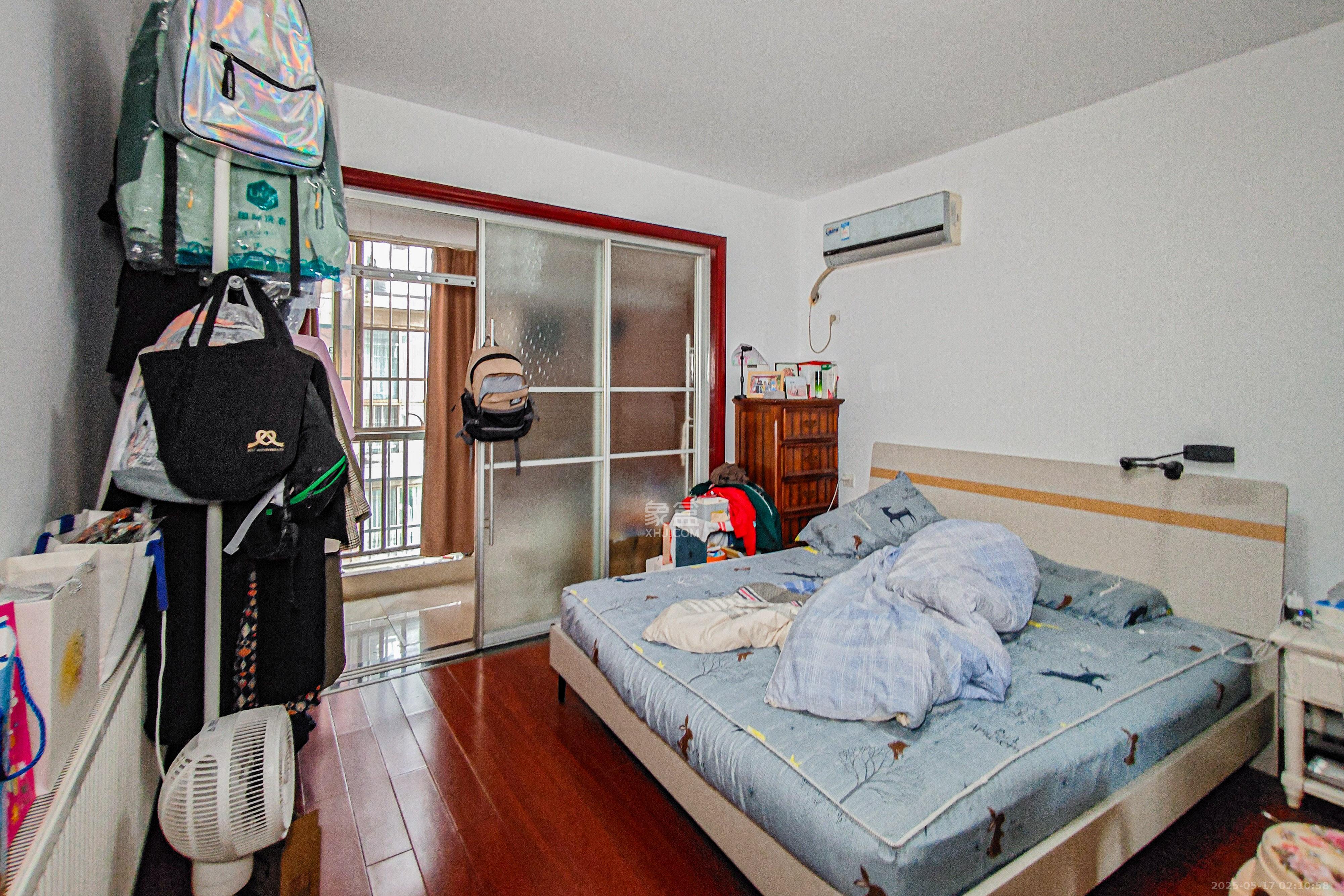 中天枫景园 4室2厅2卫 310.0万 中天枫景园 4室2厅2卫 310.0万卧室