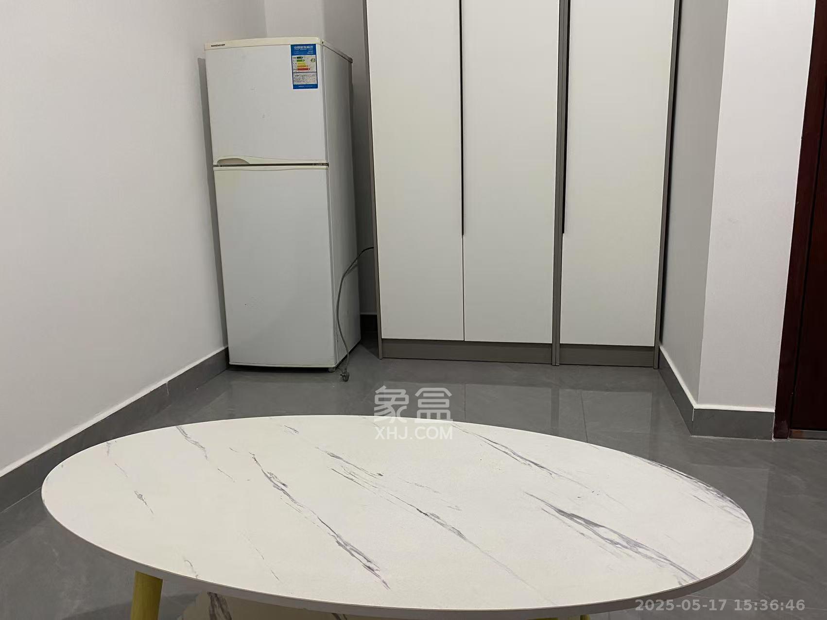 阳光新城  1室2厅1卫    1300.0元/月室内图