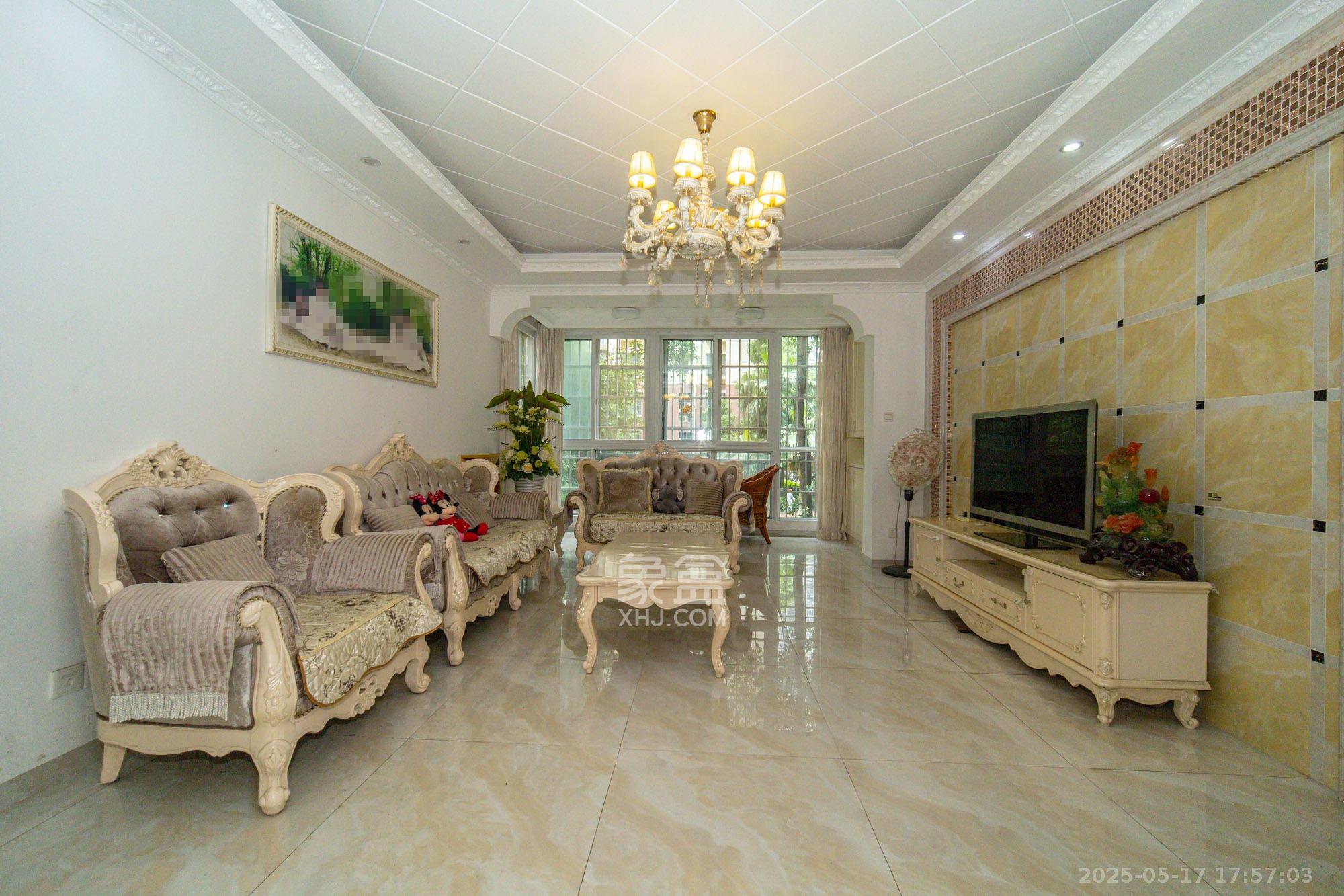 楚天世纪城东苑 3室2厅1卫 76.0万 楚天世纪城东苑 3室2厅1卫 76.0万客厅