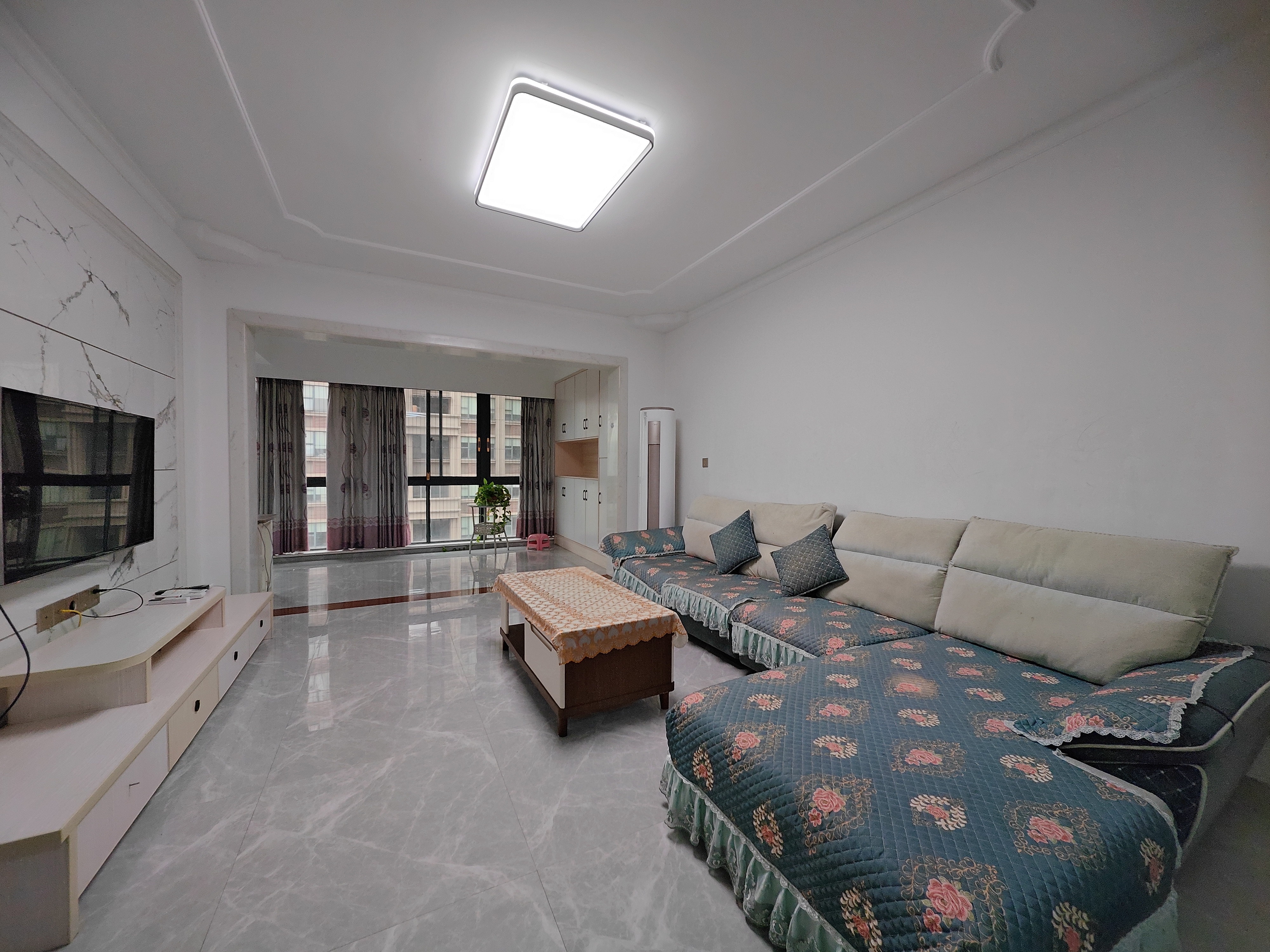 珠江愉景南苑(一、二、三、四期) 3室2厅1卫 2300.0元/月 珠江愉景南苑(一、二、三、四期) 3室2厅1卫 2300.0元/月室内图