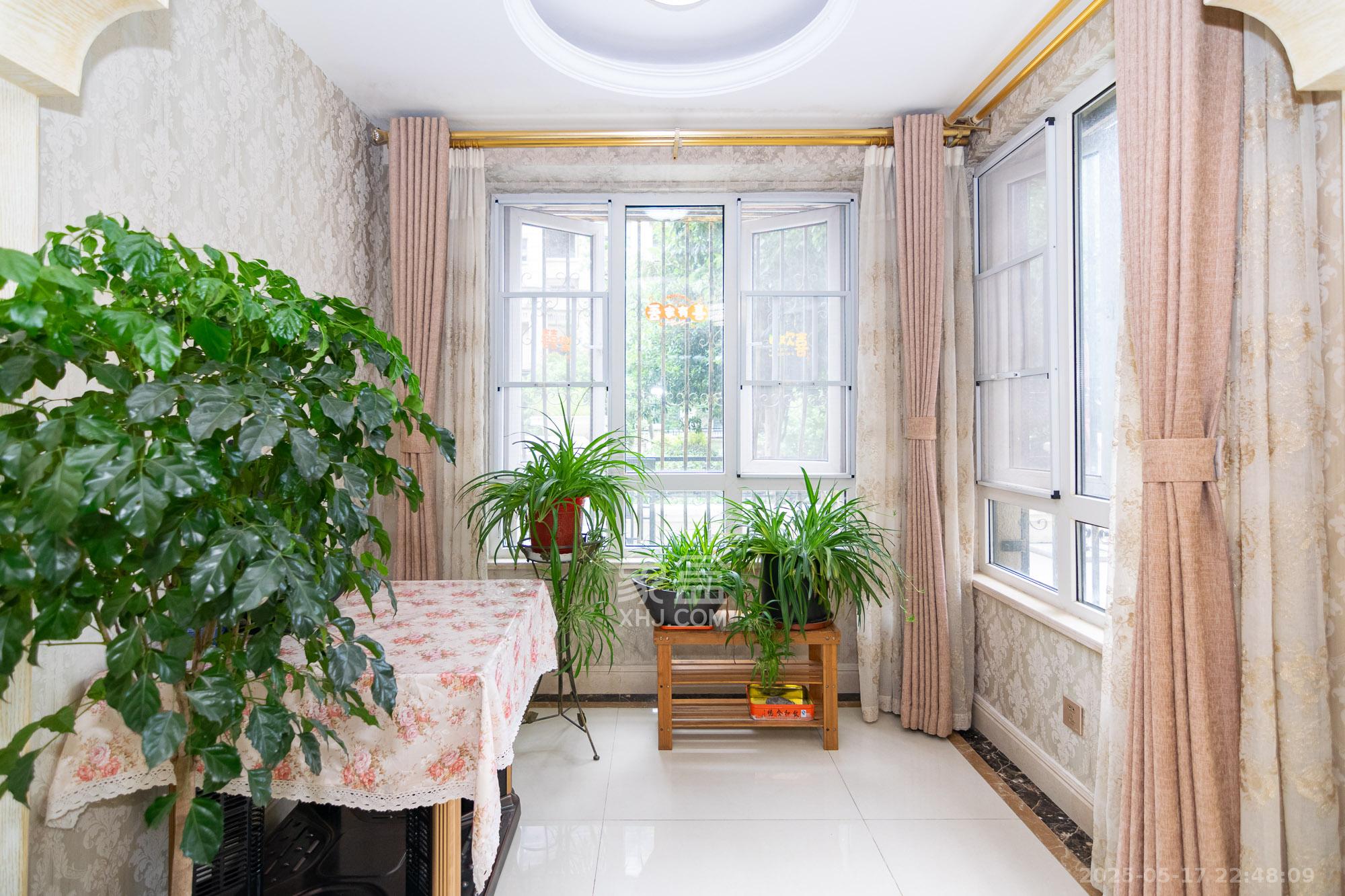 金地三千府(金地湖山樾、金地自在城) 5室2厅3卫 178.0万 金地三千府(金地湖山樾、金地自在城) 5室2厅3卫 178.0万阳台