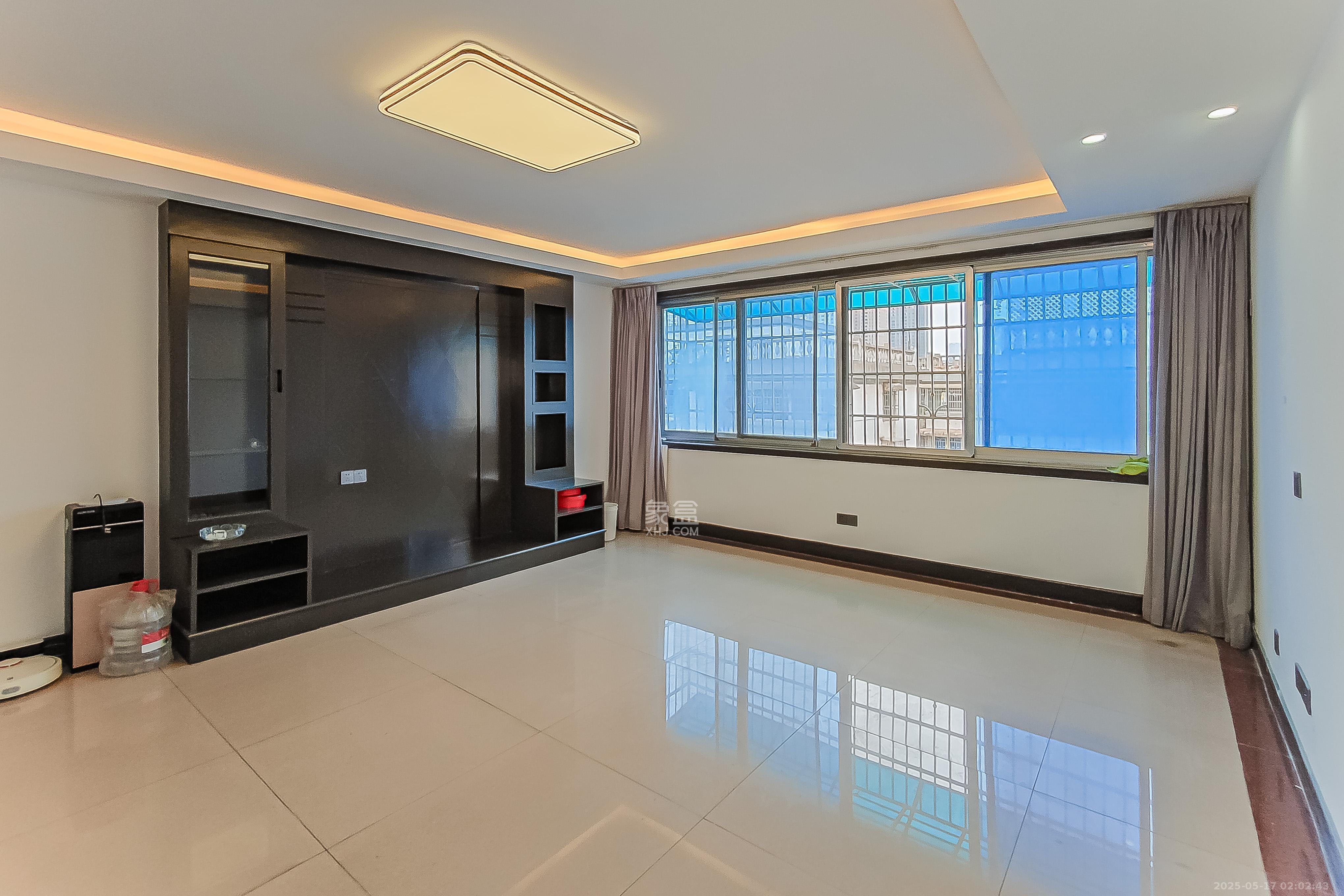 鸿园小区  3室2厅2卫    140.0万 鸿园小区  3室2厅2卫    140.0万客厅