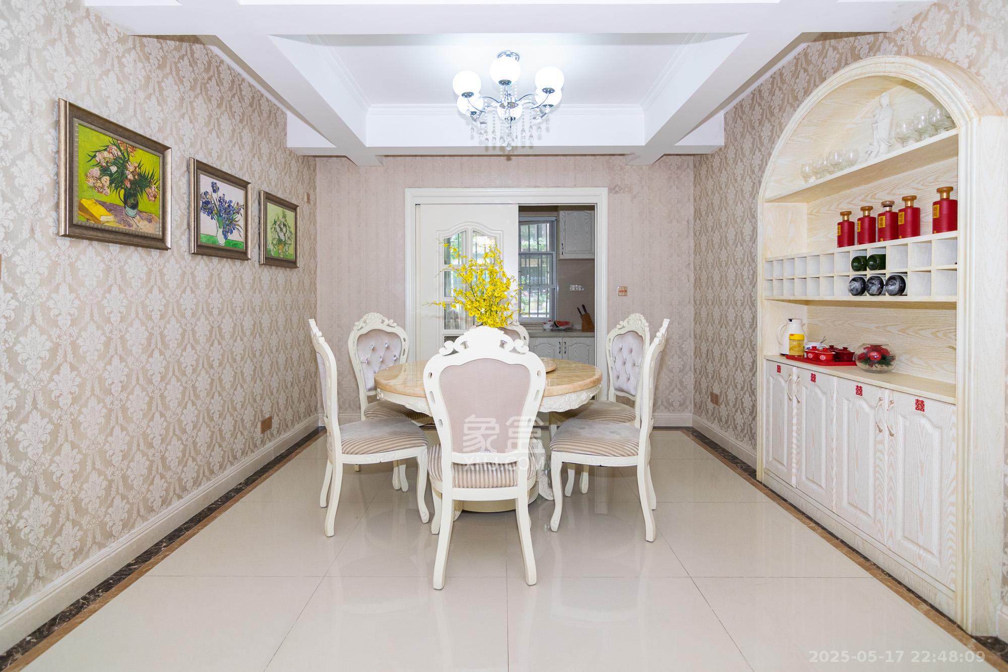 金地三千府(金地湖山樾、金地自在城) 5室2厅3卫 178.0万 金地三千府(金地湖山樾、金地自在城) 5室2厅3卫 178.0万客厅