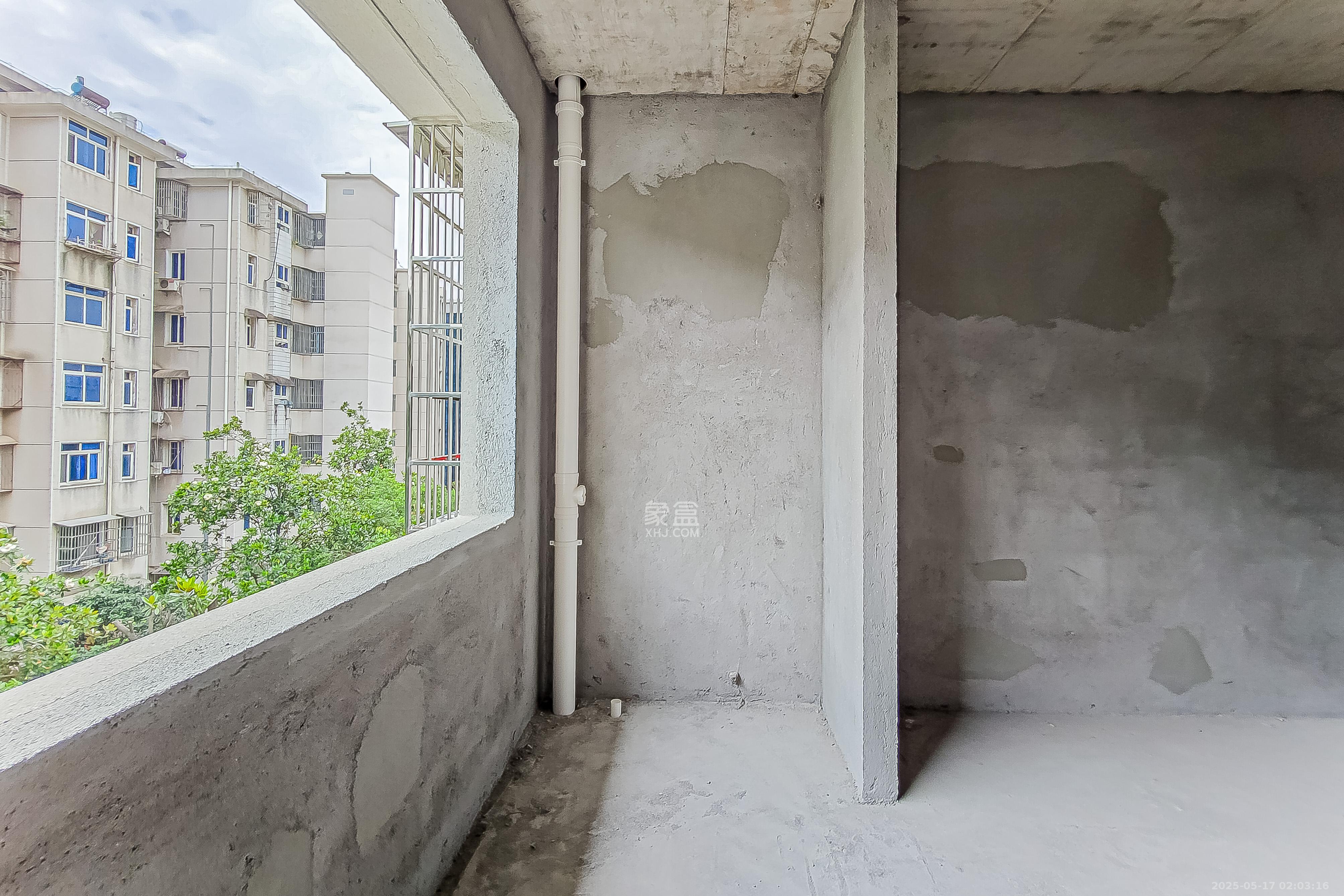 湖南石油化学工业局小区(侯家塘化工厅) 4室2厅1卫 109.0万 湖南石油化学工业局小区(侯家塘化工厅) 4室2厅1卫 109.0万阳台