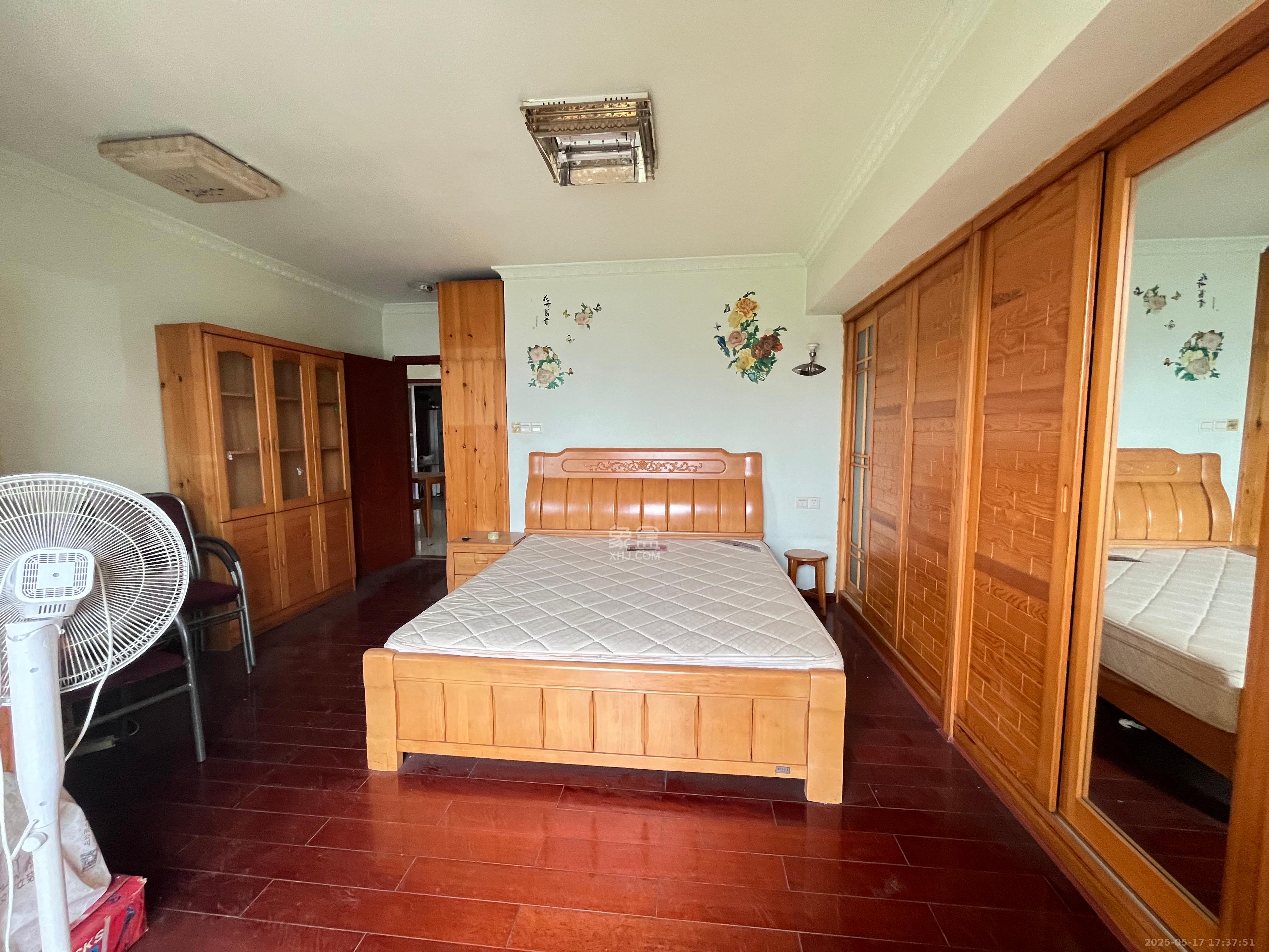 阳光100二期 3室2厅1卫 2480.0元/月 阳光100二期 3室2厅1卫 2480.0元/月室内图