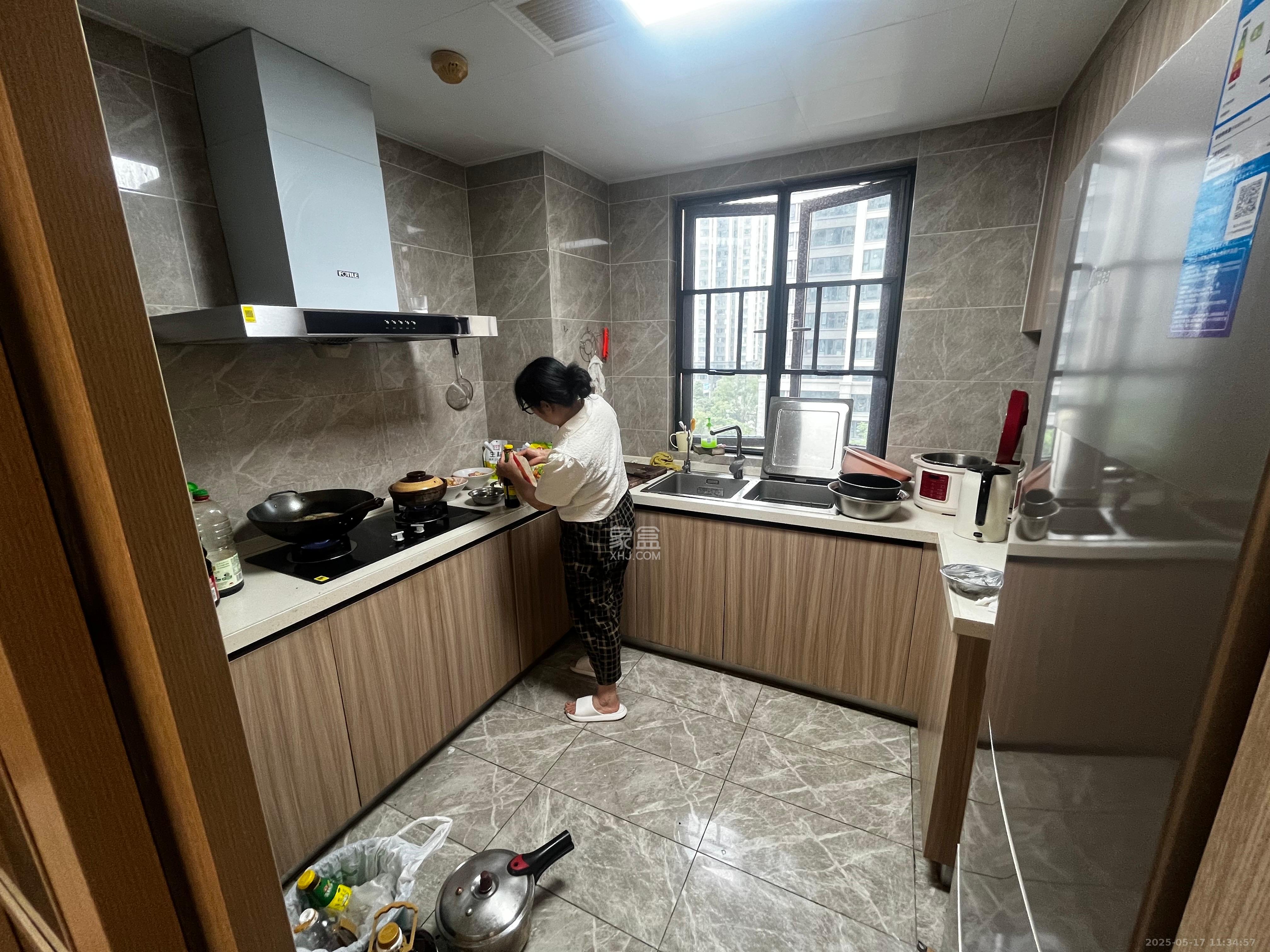 南山梅溪一方  4室2厅2卫   4500.00元/月室内图