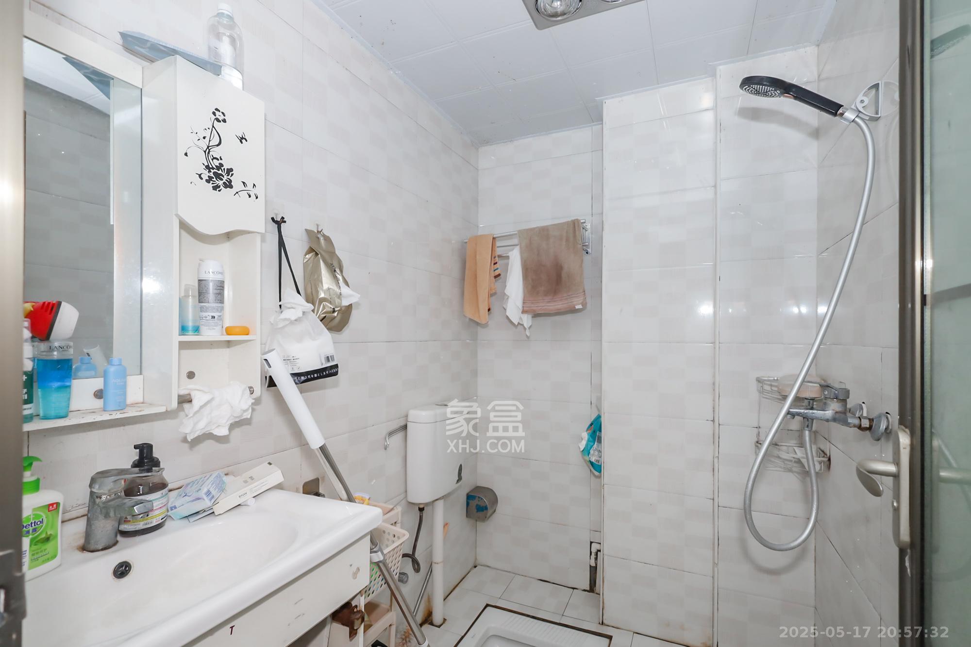 蓝光雍锦阁 3室2厅2卫 105.0万 蓝光雍锦阁 3室2厅2卫 105.0万卫生间