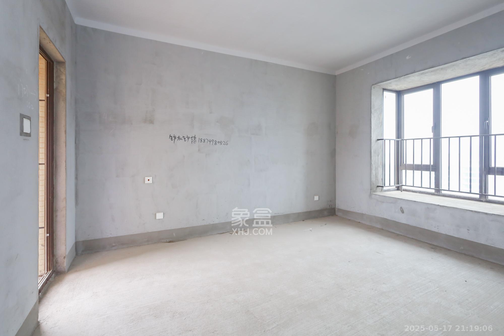 保利西海岸B区  4室2厅2卫    225.0万 保利西海岸B区  4室2厅2卫    225.0万卧室