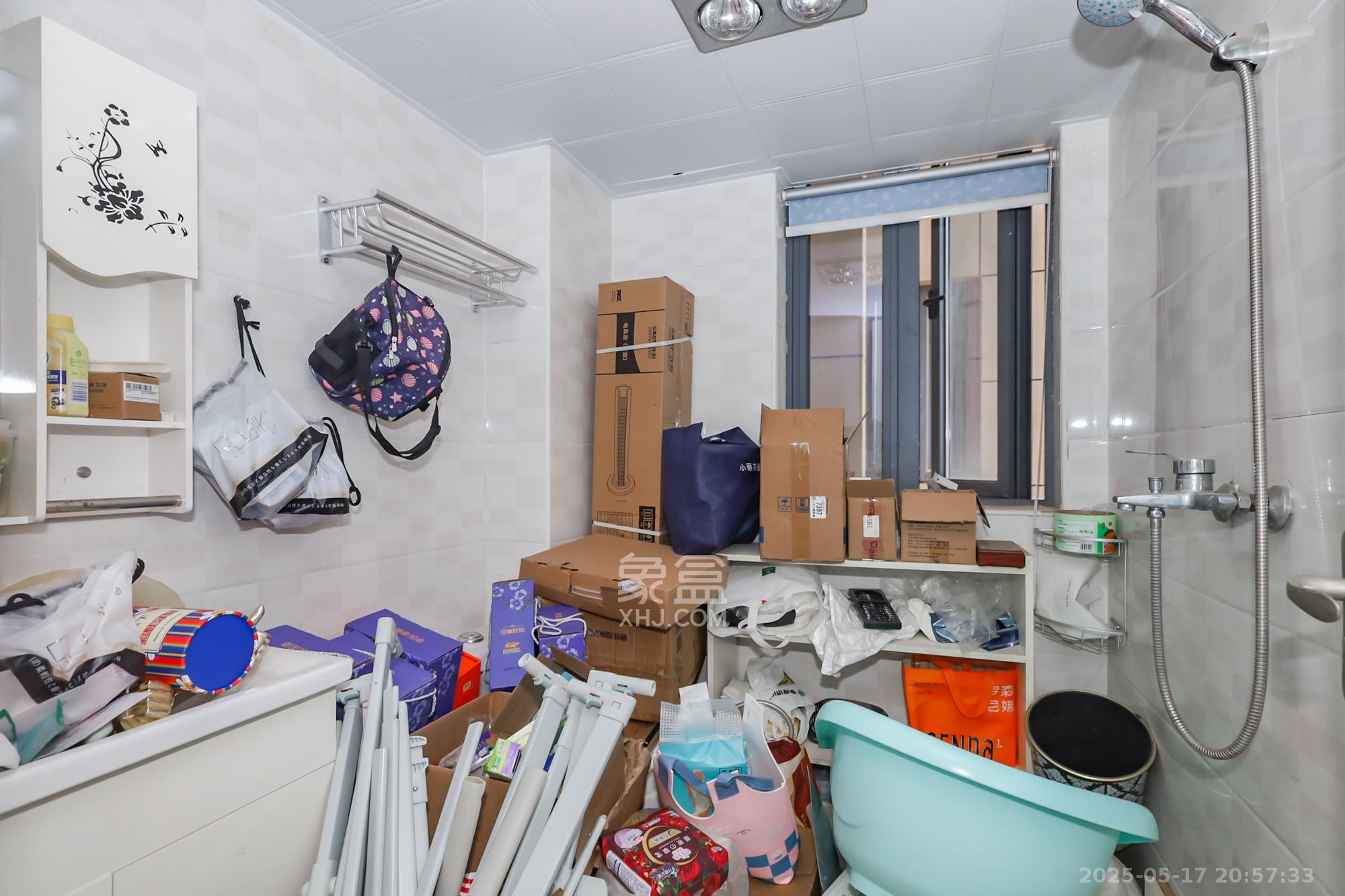 蓝光雍锦阁 3室2厅2卫 105.0万 蓝光雍锦阁 3室2厅2卫 105.0万卫生间