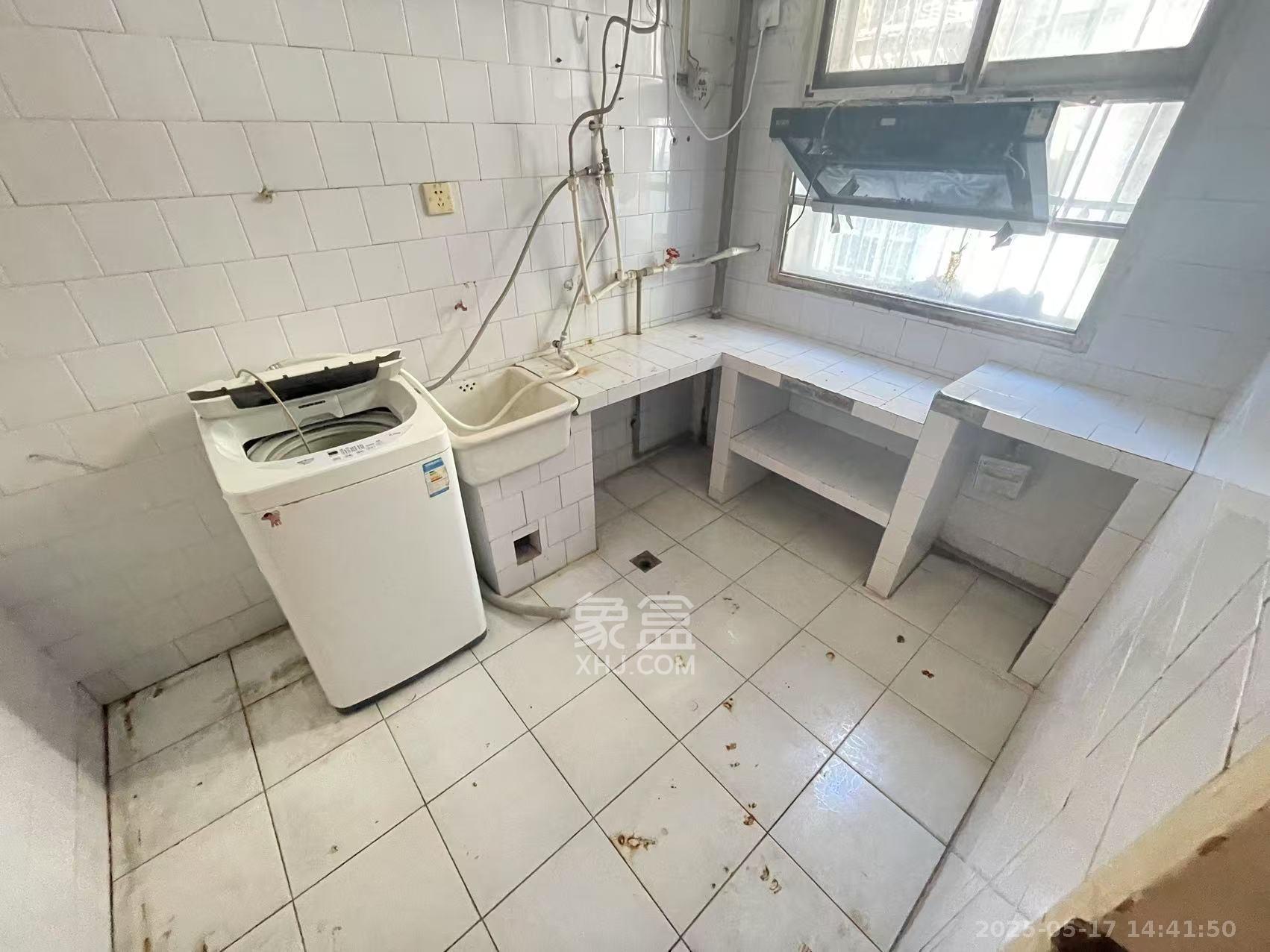 宏金花园 3室2厅2卫 2000.0元/月 宏金花园 3室2厅2卫 2000.0元/月室内图