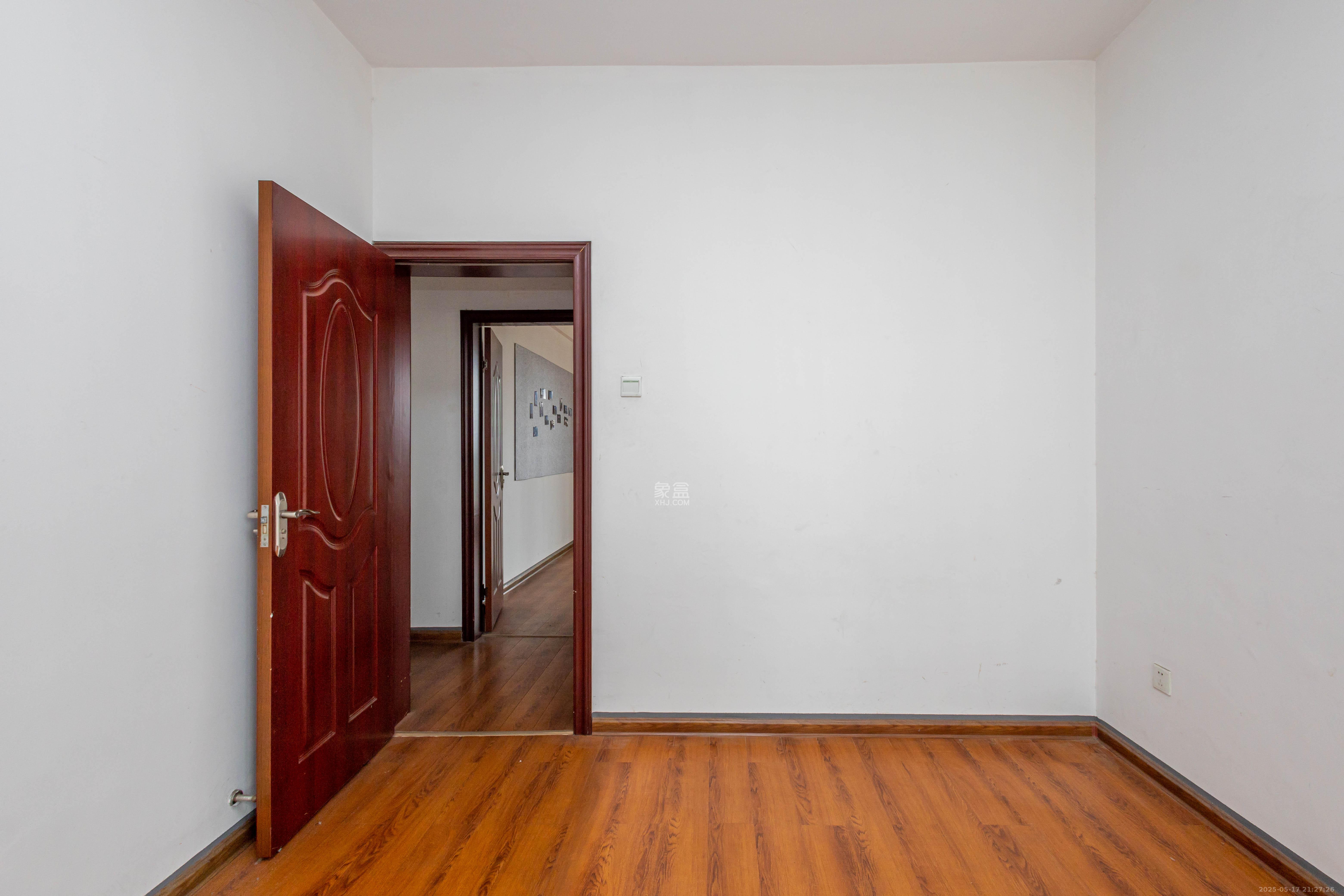 星城福邸(雄天朗郡)  3室2厅2卫    95.0万 星城福邸(雄天朗郡)  3室2厅2卫    95.0万卧室