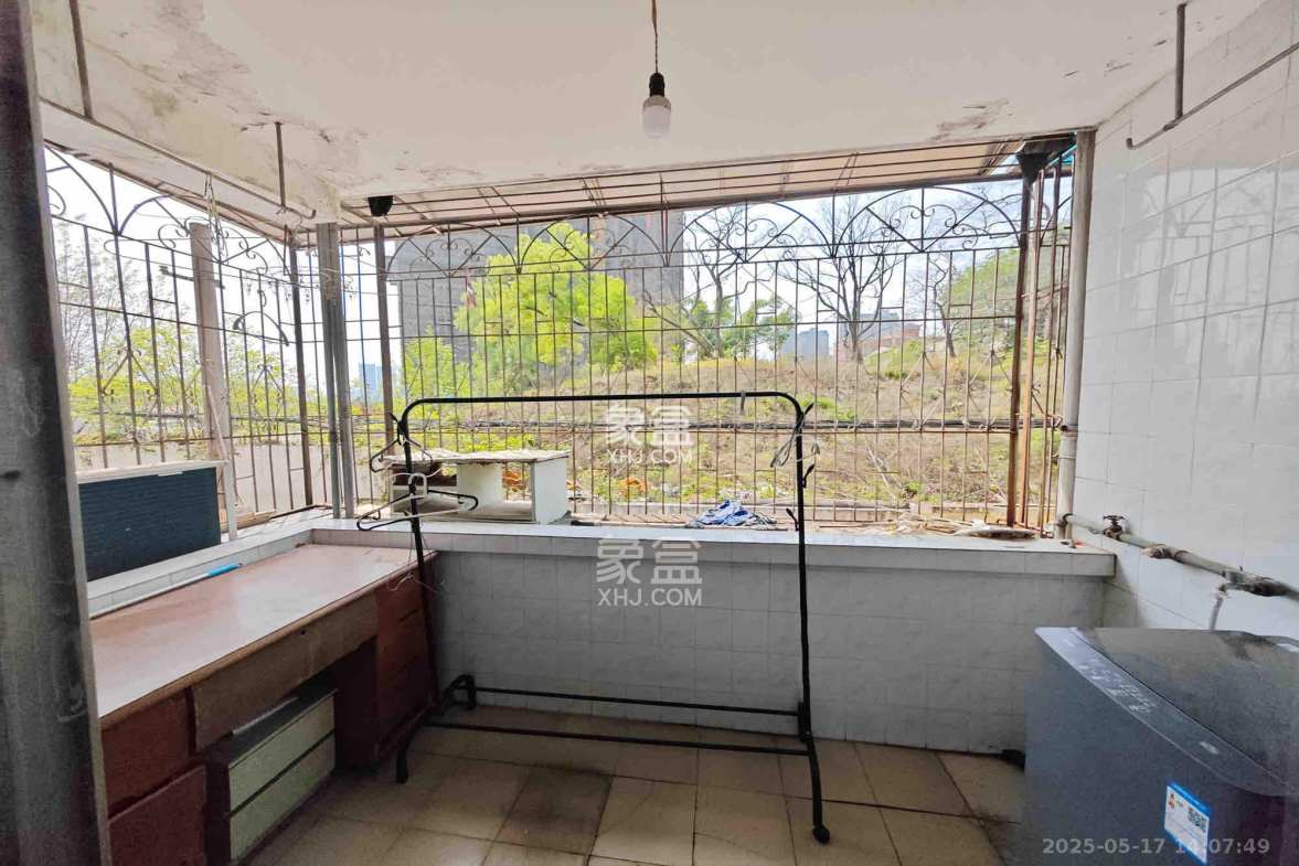 妹子山社区(曙光社区) 3室2厅1卫 1600.0元/月 妹子山社区(曙光社区) 3室2厅1卫 1600.0元/月室内图