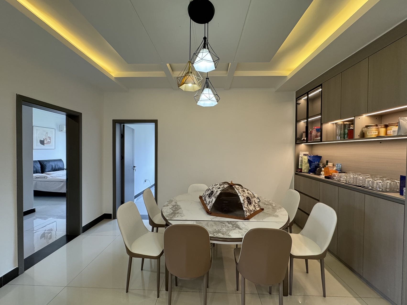 宏力大厦(宏历商业广场) 4室2厅1卫 2700.00元/月 宏力大厦(宏历商业广场) 4室2厅1卫 2700.00元/月室内图