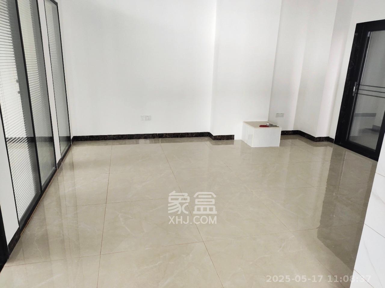 裕天国际商汇中心 1室1厅1卫 2800.0元/月 裕天国际商汇中心 1室1厅1卫 2800.0元/月室内图