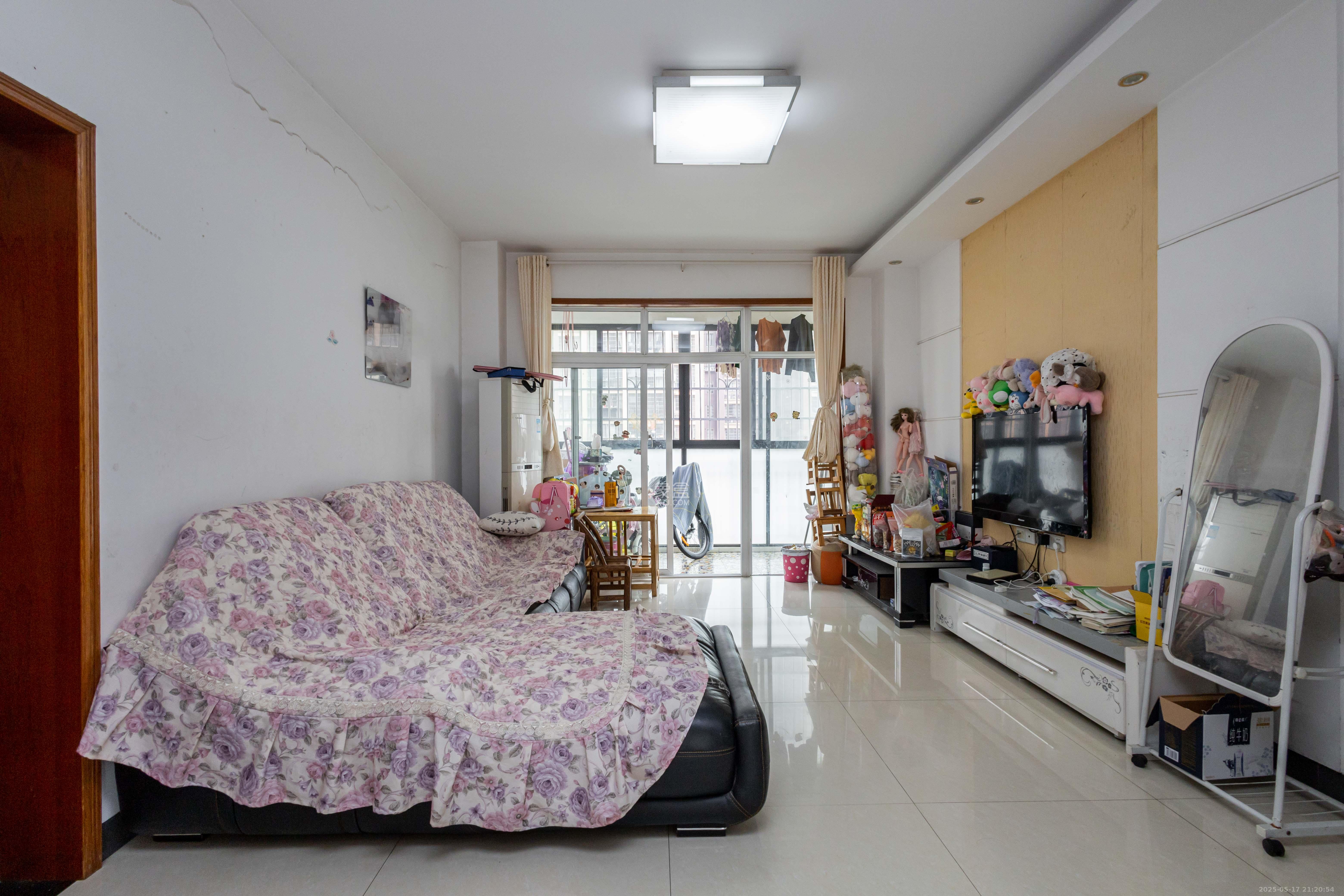 三景国际  3室2厅2卫    62.8万 三景国际  3室2厅2卫    62.8万客厅