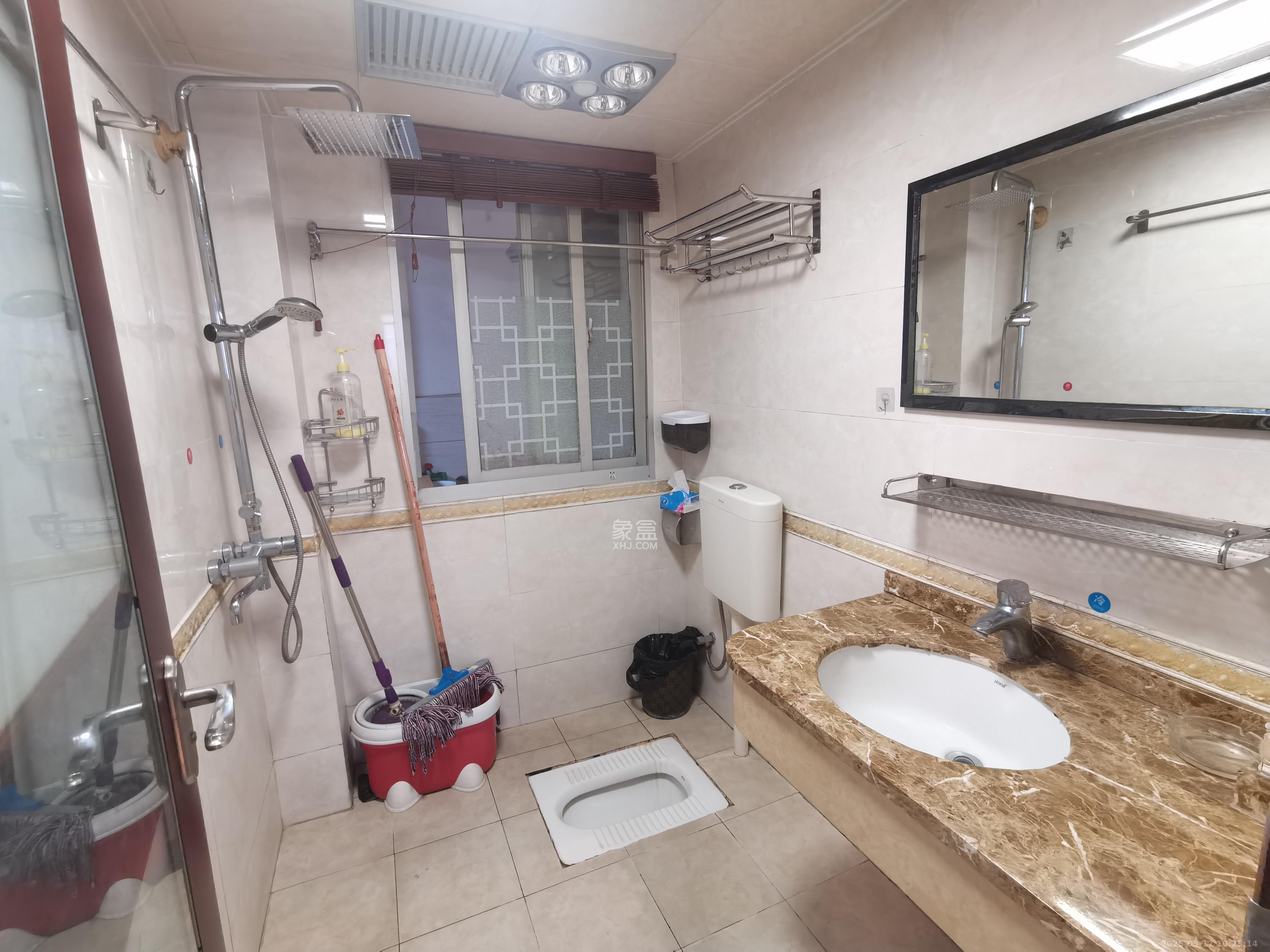 华夏佳园二期  3室2厅2卫   1500.00元/月室内图