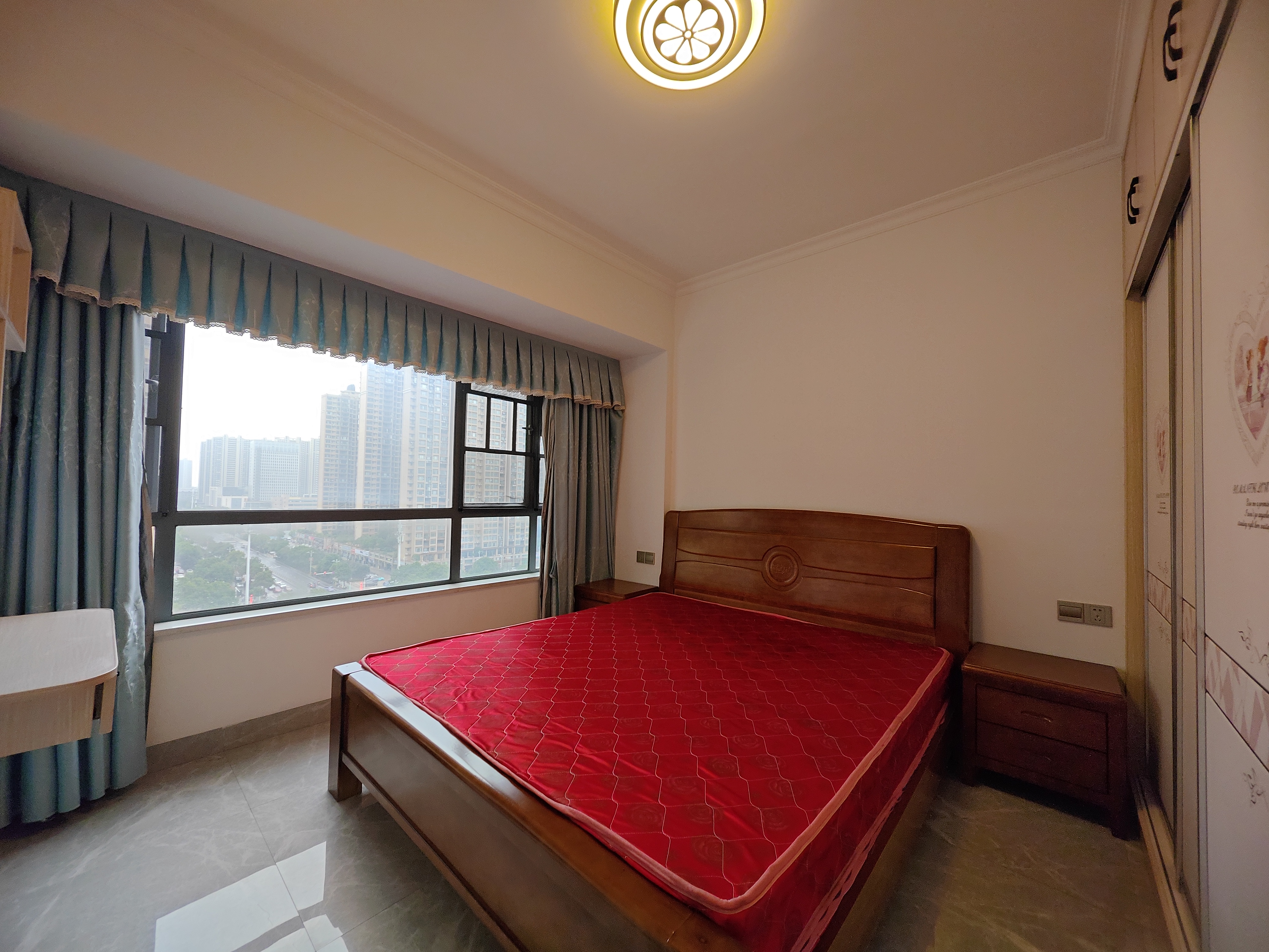 珠江愉景南苑(一、二、三、四期) 3室2厅1卫 2300.0元/月 珠江愉景南苑(一、二、三、四期) 3室2厅1卫 2300.0元/月室内图