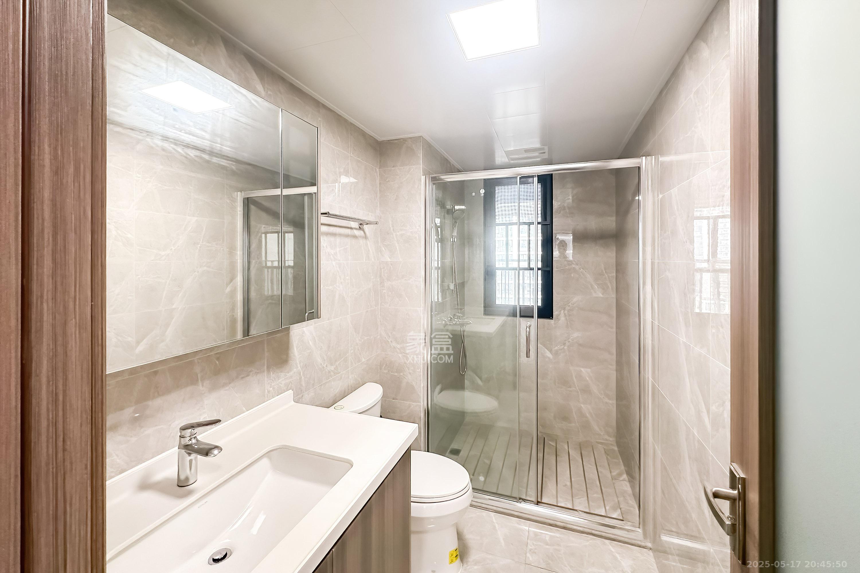 中海阅麓山二期  3室2厅1卫    140.0万 中海阅麓山二期  3室2厅1卫    140.0万卫生间