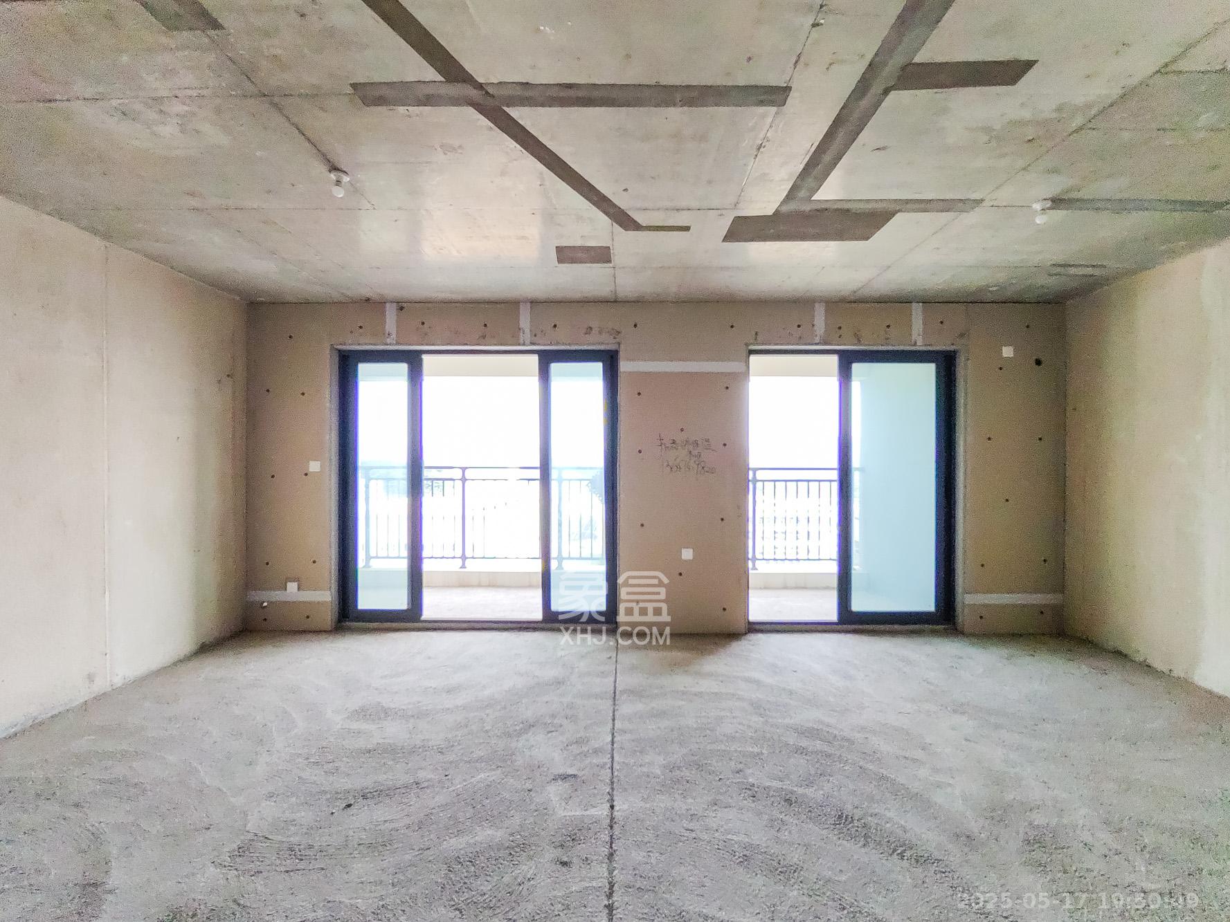 保利金香槟 3室2厅2卫 95.0万 保利金香槟 3室2厅2卫 95.0万客厅