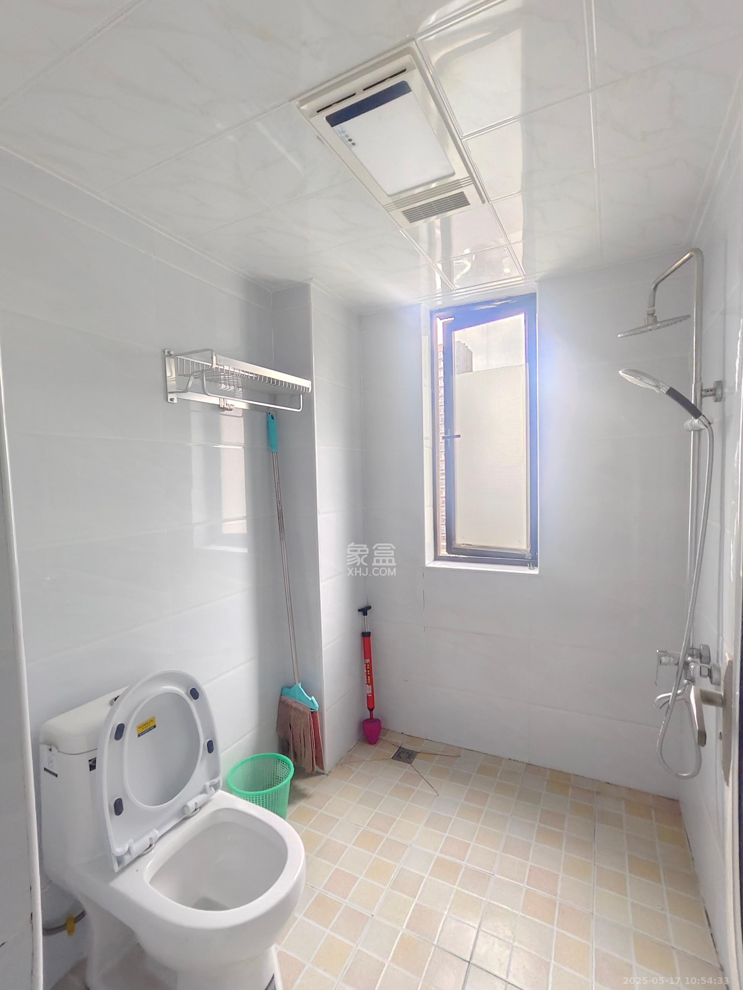 好莱城(弘德西街)  4室2厅2卫    3200.0元/月 好莱城(弘德西街)  4室2厅2卫    3200.0元/月室内图