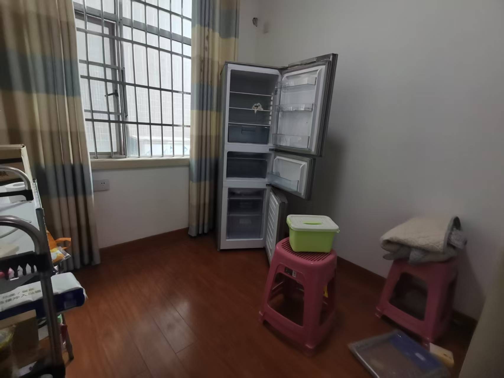 景秀东岸 3室2厅1卫 1500.0元/月 景秀东岸 3室2厅1卫 1500.0元/月室内图