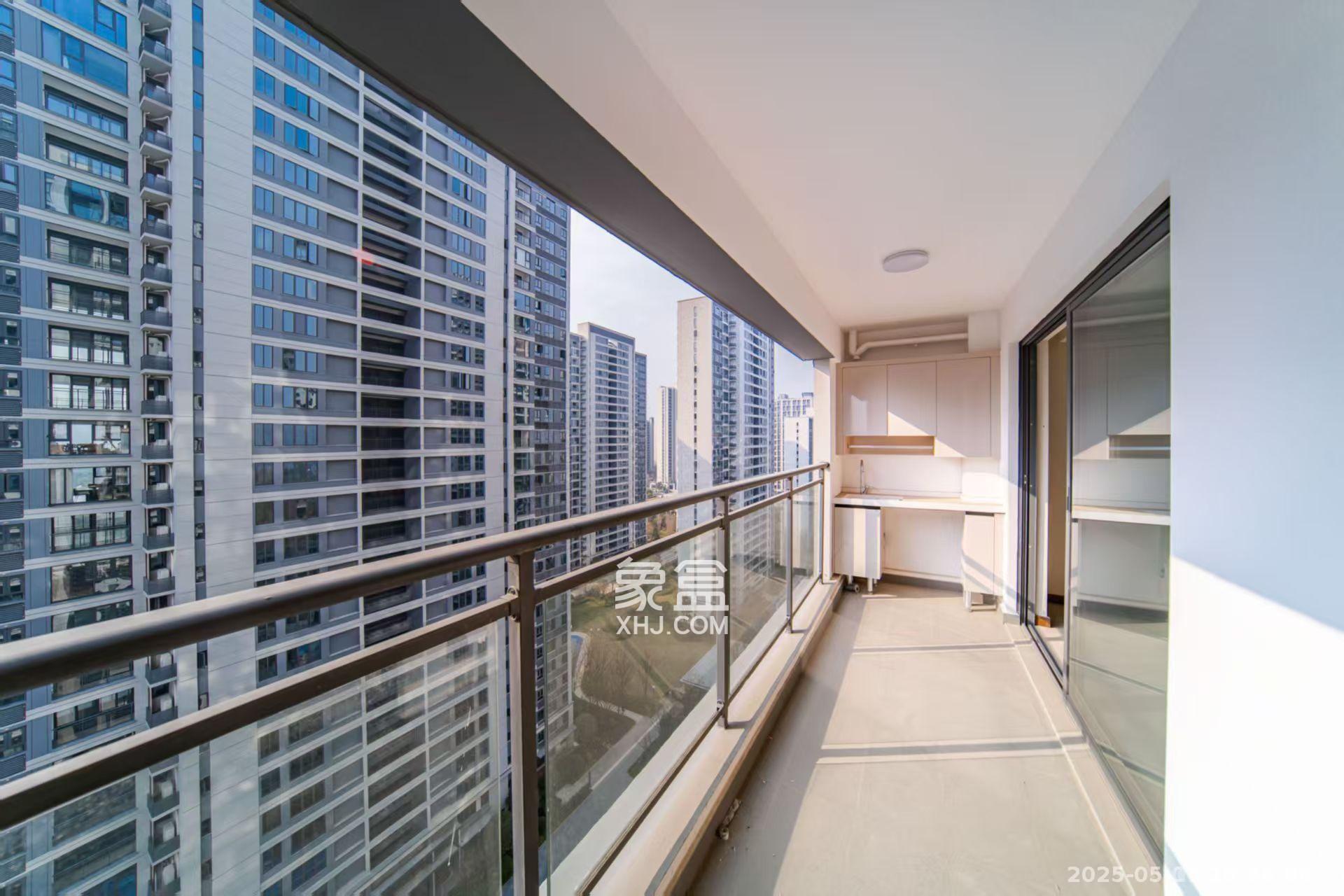 卓越洋湖晴翠 3室2厅2卫 3500.0元/月 卓越洋湖晴翠 3室2厅2卫 3500.0元/月室内图