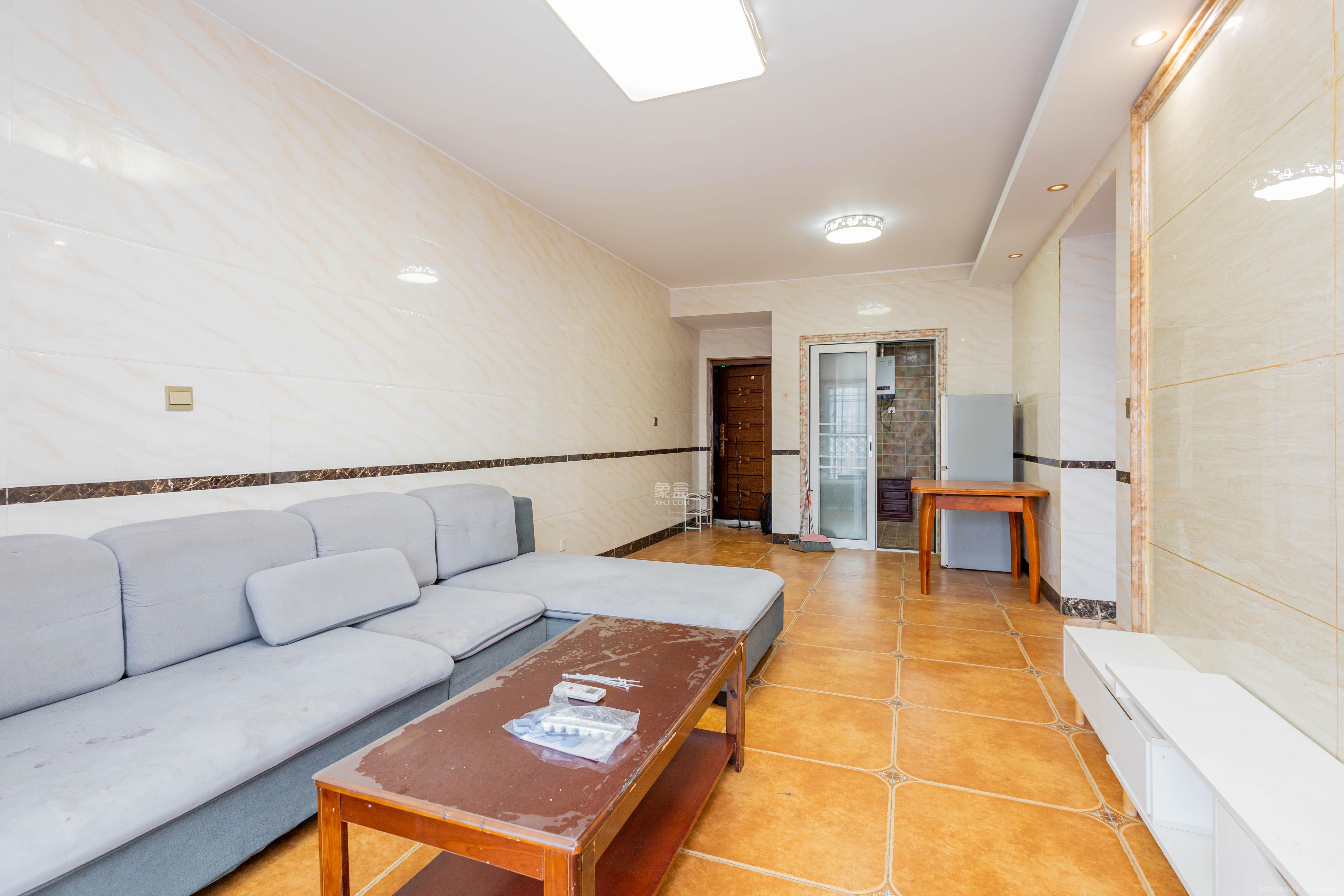 中欣楚天雅郡  2室2厅1卫    39.8万 中欣楚天雅郡  2室2厅1卫    39.8万客厅