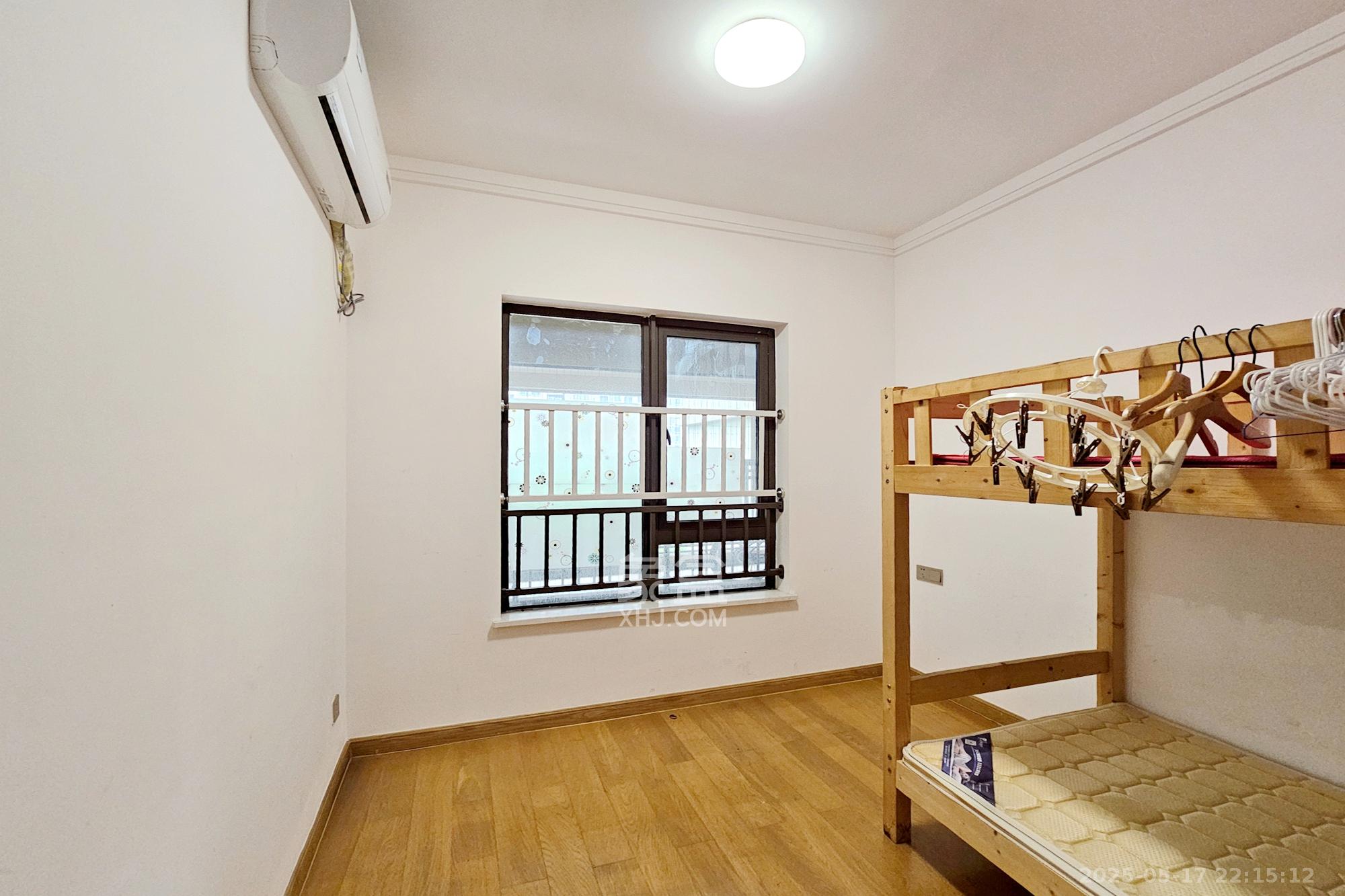 阳光城尚东湾青柠园 3室2厅1卫 76.0万 阳光城尚东湾青柠园 3室2厅1卫 76.0万卧室