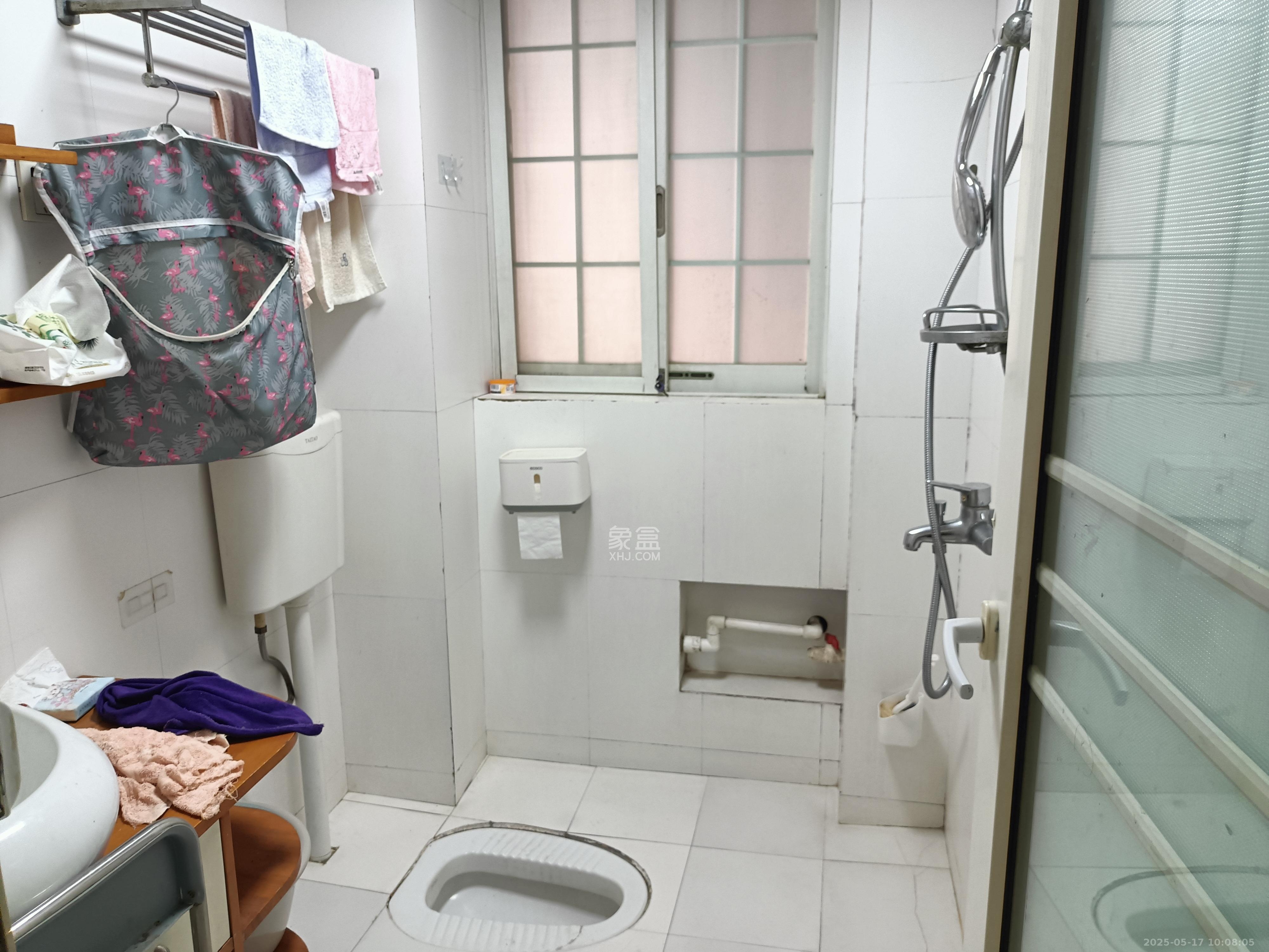 新桥小区  4室2厅1卫   2000.00元/月室内图
