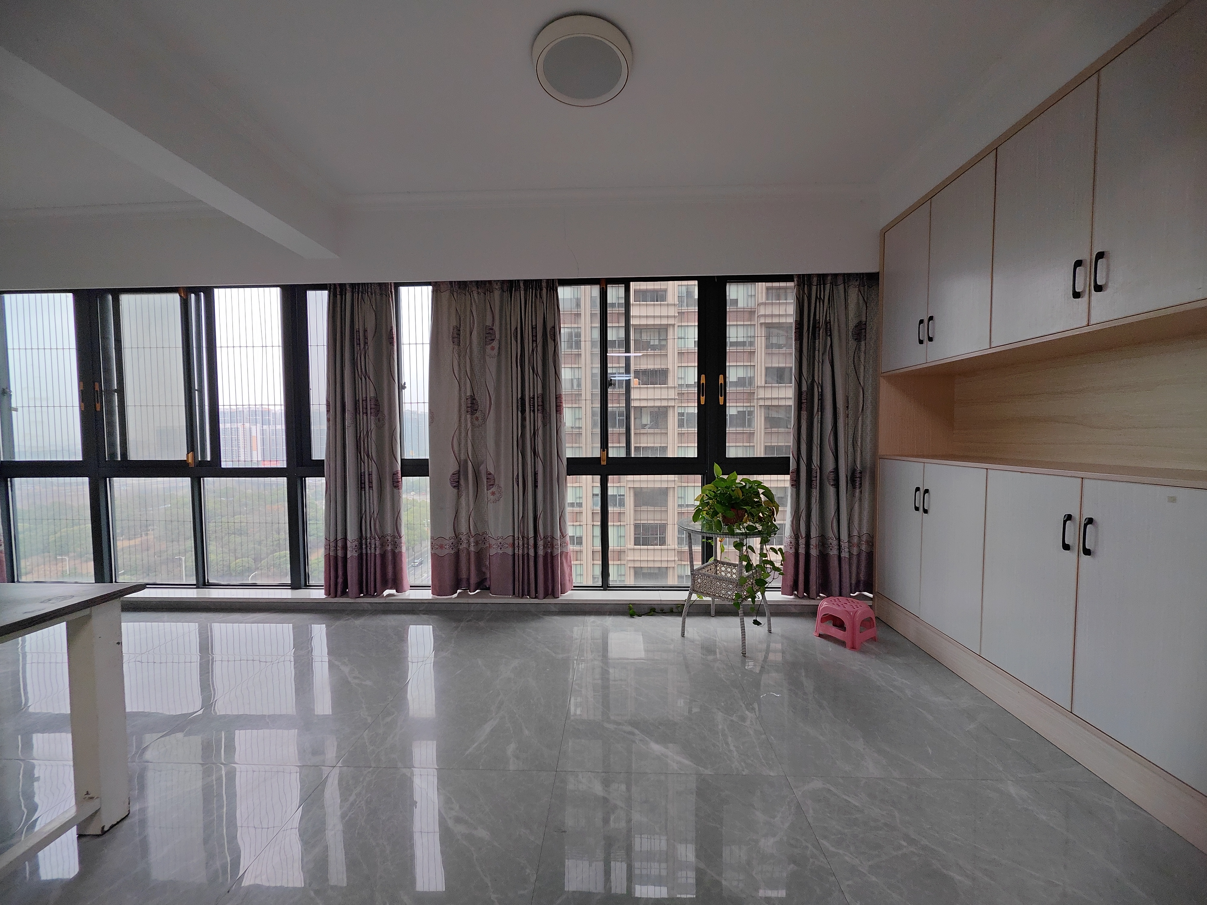 珠江愉景南苑(一、二、三、四期) 3室2厅1卫 2300.0元/月 珠江愉景南苑(一、二、三、四期) 3室2厅1卫 2300.0元/月室内图