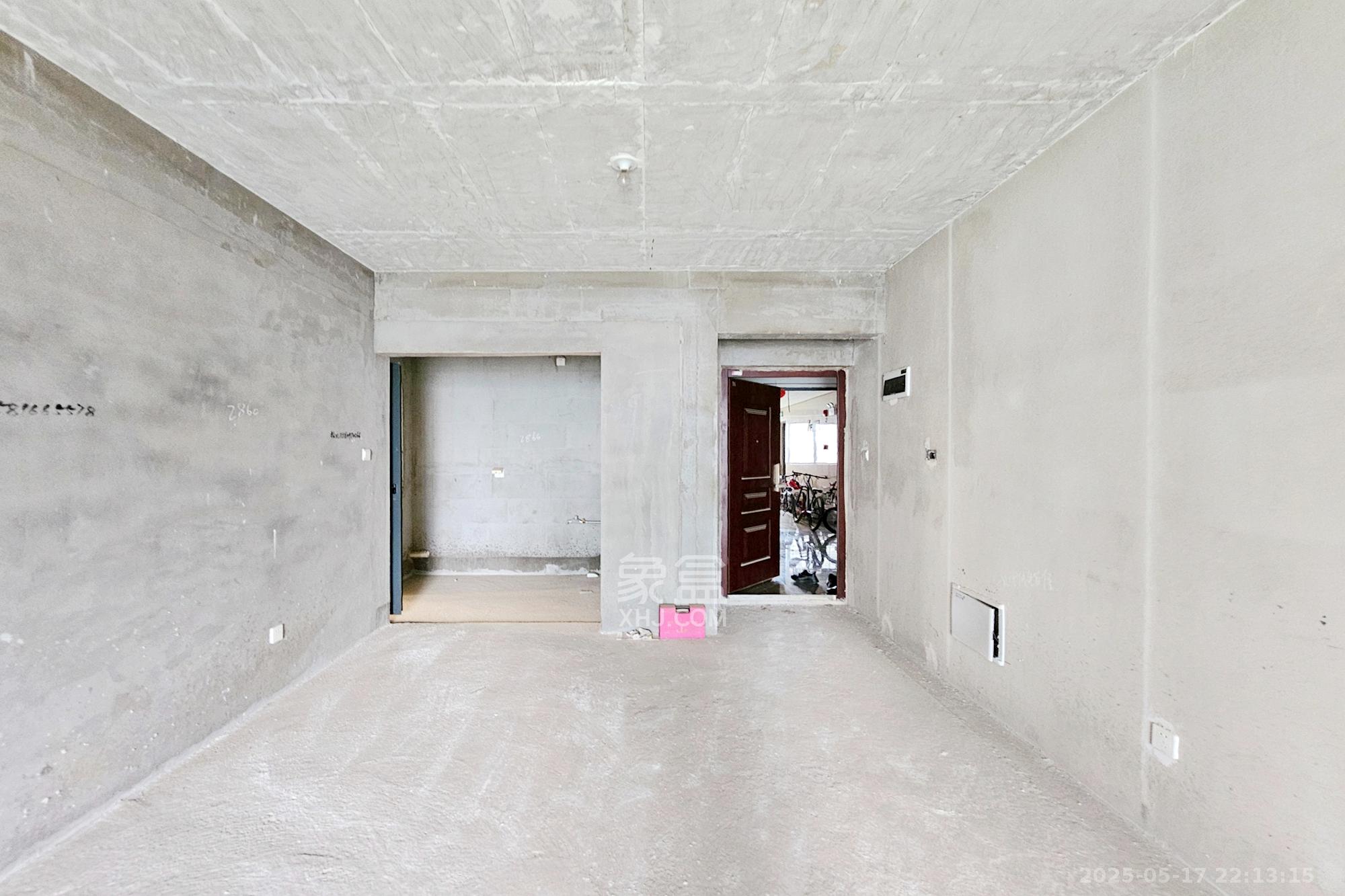 长房东旭国际 3室1厅1卫 125.0万 长房东旭国际 3室1厅1卫 125.0万客厅