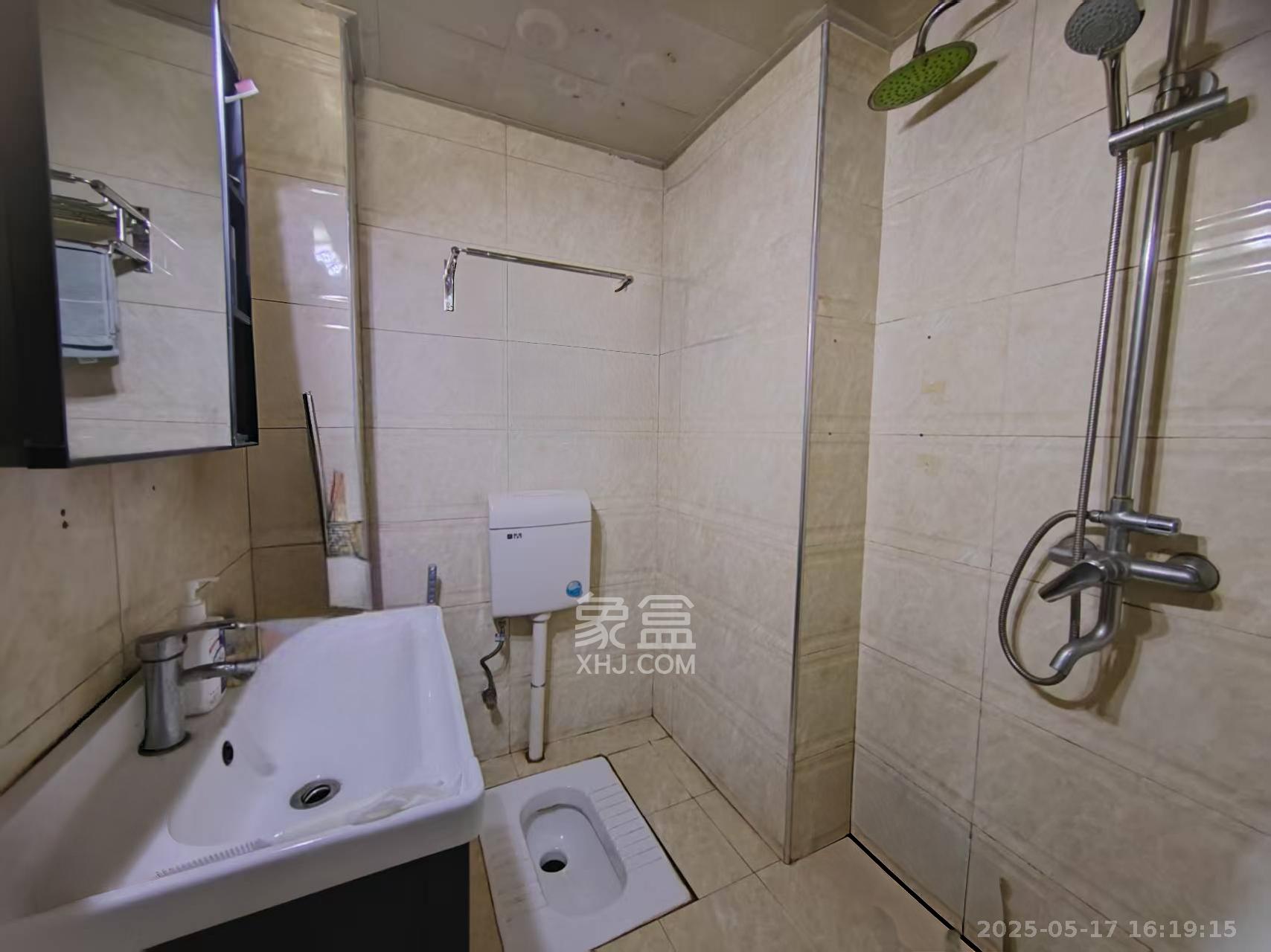 东方航标  1室1厅1卫   1800.00元/月室内图