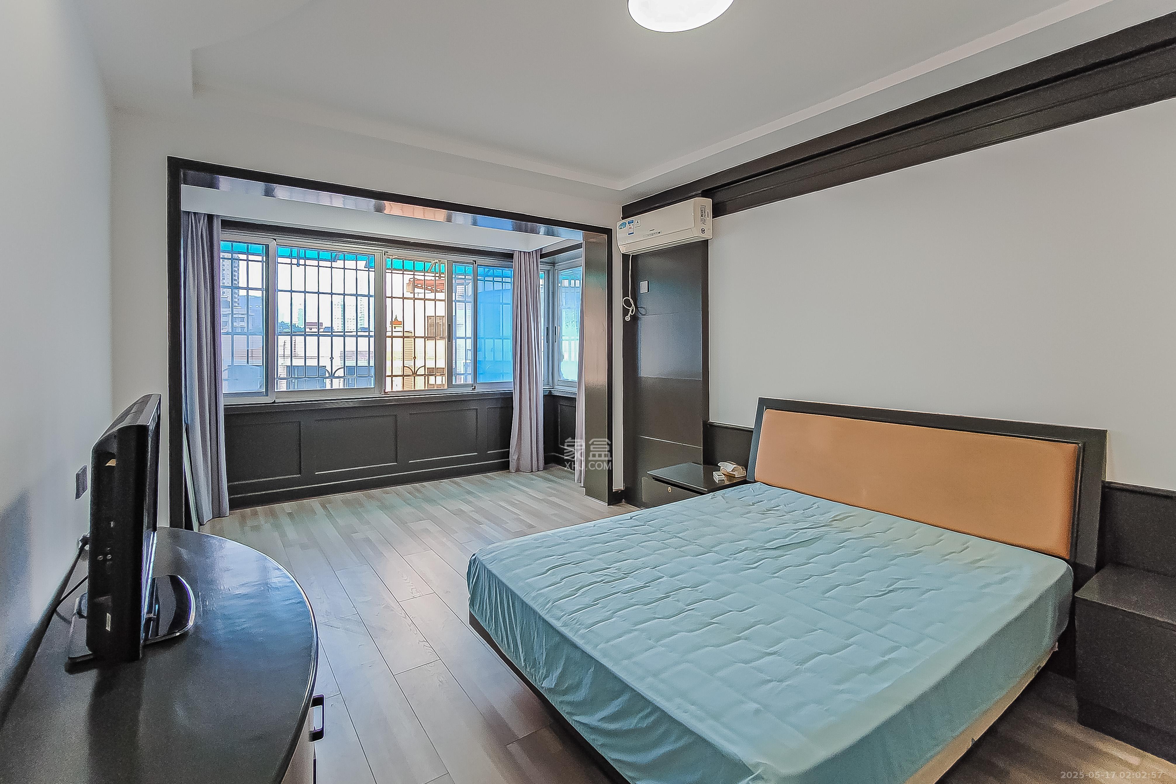 鸿园小区  3室2厅2卫    140.0万 鸿园小区  3室2厅2卫    140.0万卧室