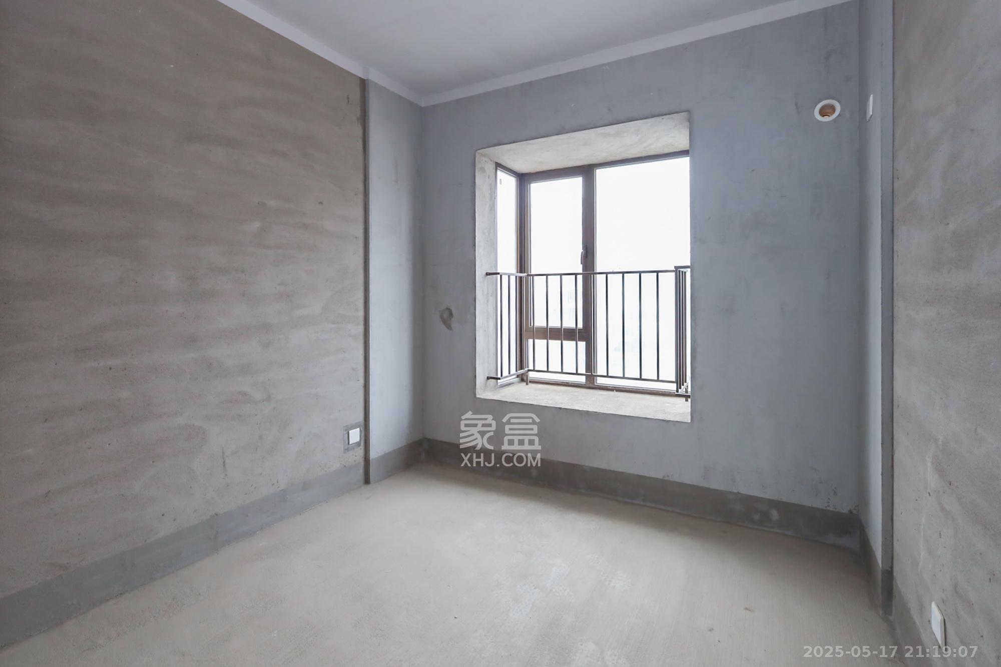 保利西海岸B区  4室2厅2卫    225.0万 保利西海岸B区  4室2厅2卫    225.0万卧室