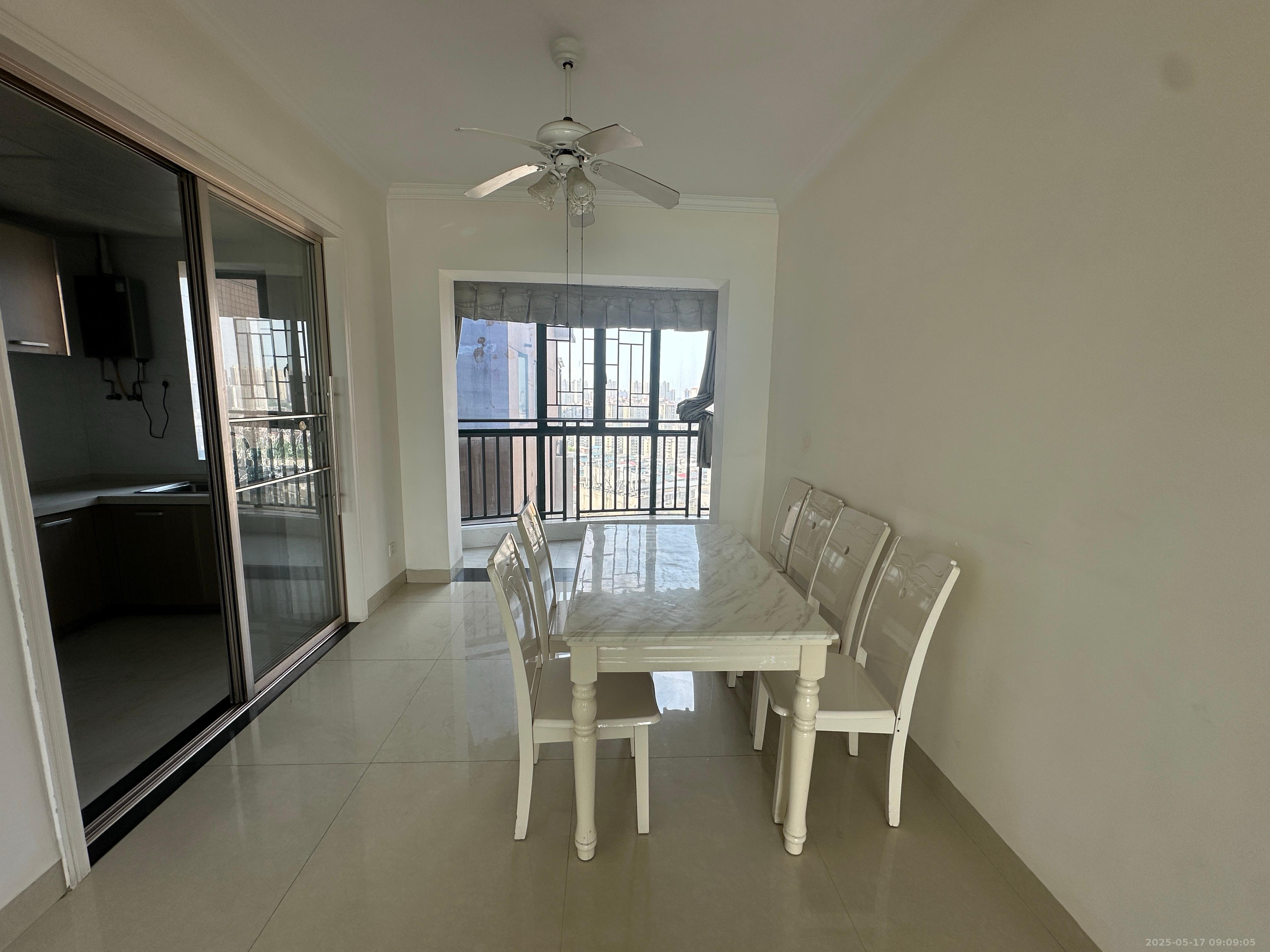 蓝盾景园二期 3室2厅2卫 2600.0元/月 蓝盾景园二期 3室2厅2卫 2600.0元/月室内图