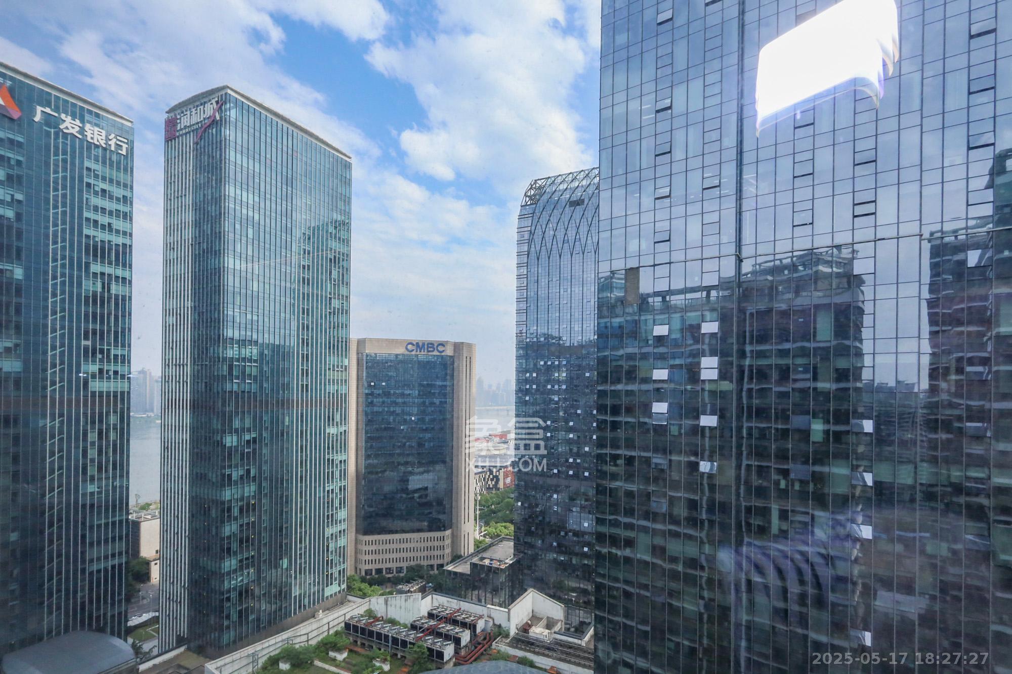 旭辉铂悦湘江  4室2厅3卫   750.00万其他