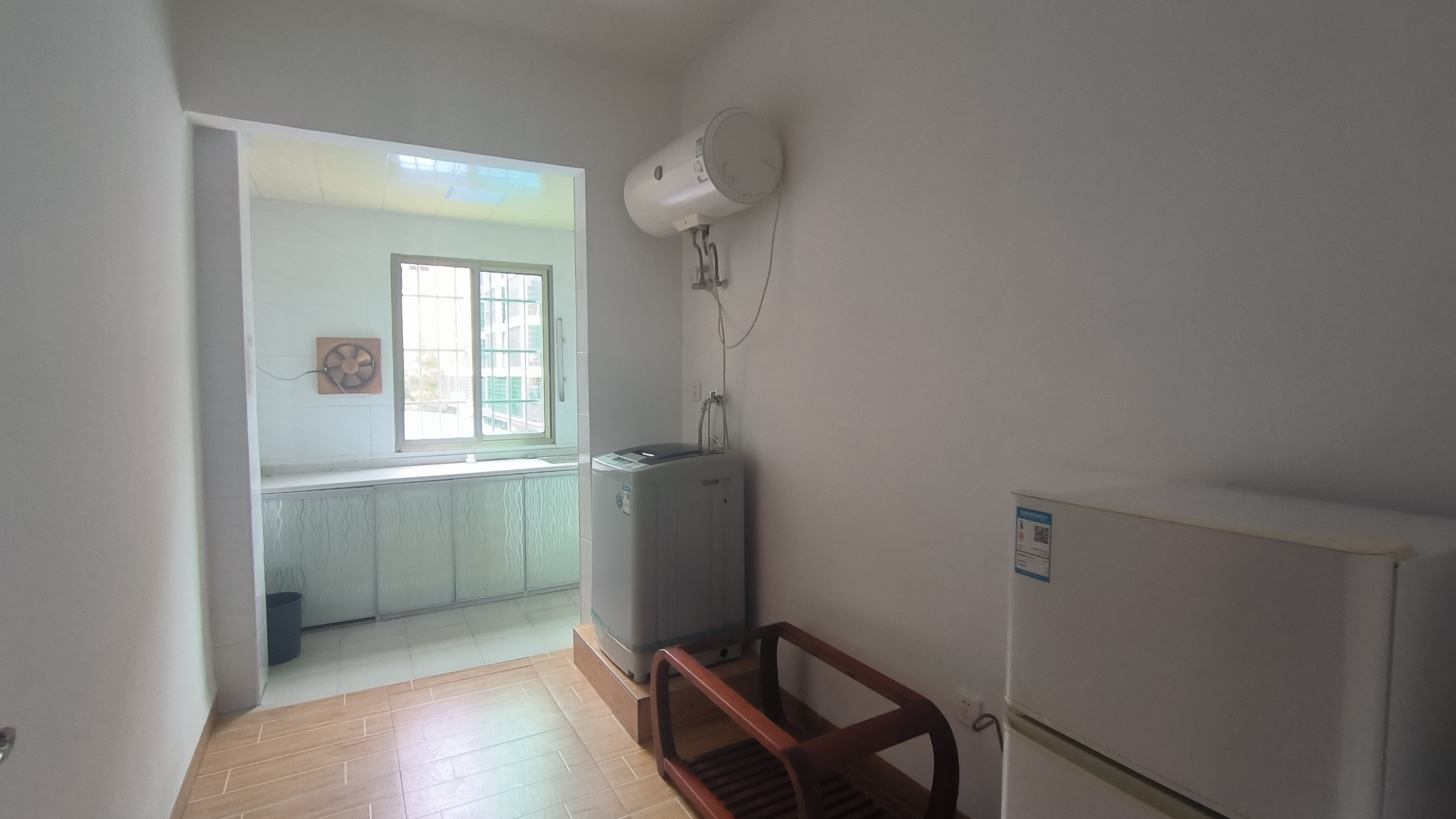 立新一小区 1室0厅0卫 800.0元/月 立新一小区 1室0厅0卫 800.0元/月室内图