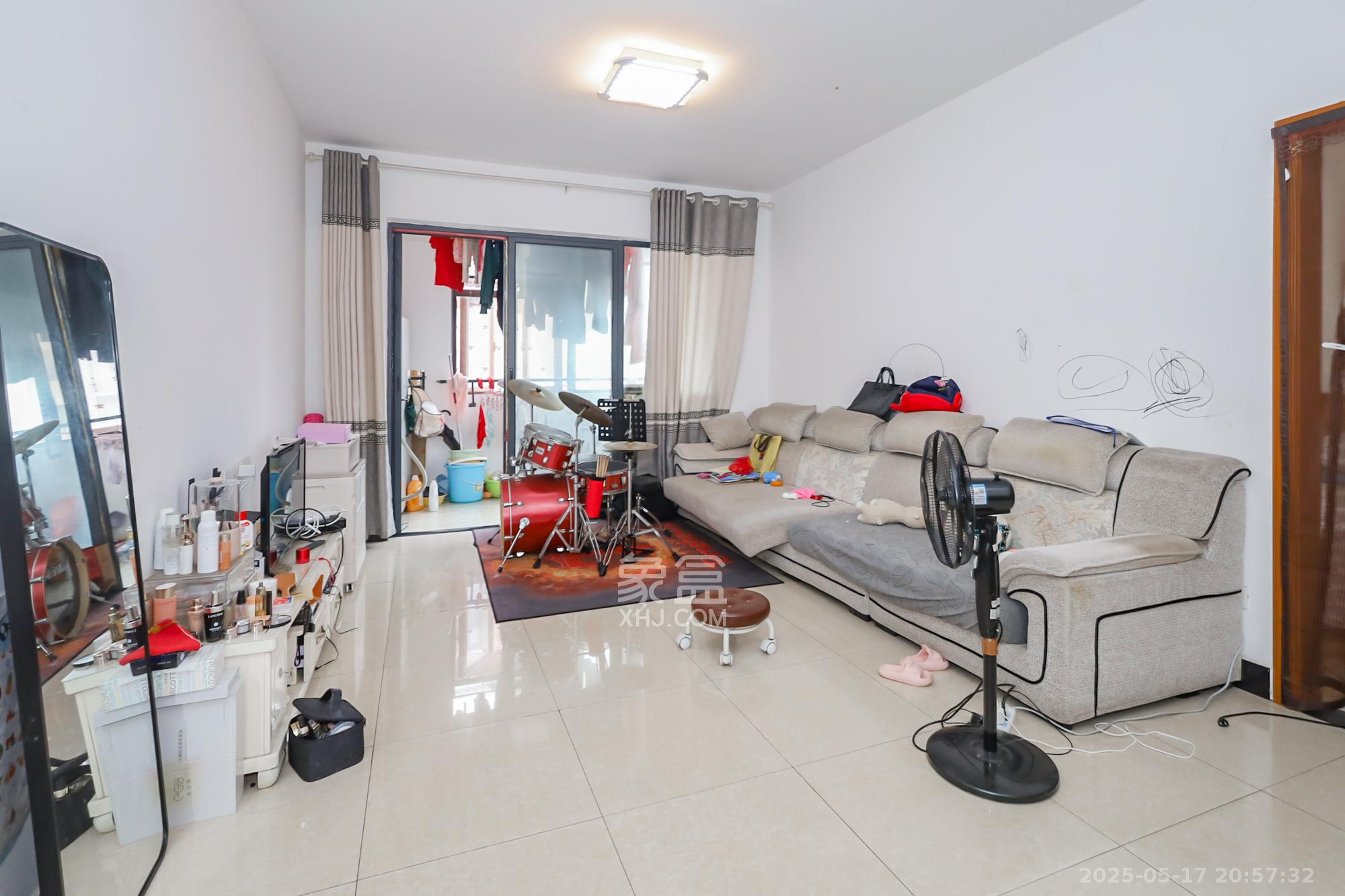 蓝光雍锦阁 3室2厅2卫 105.0万 蓝光雍锦阁 3室2厅2卫 105.0万客厅