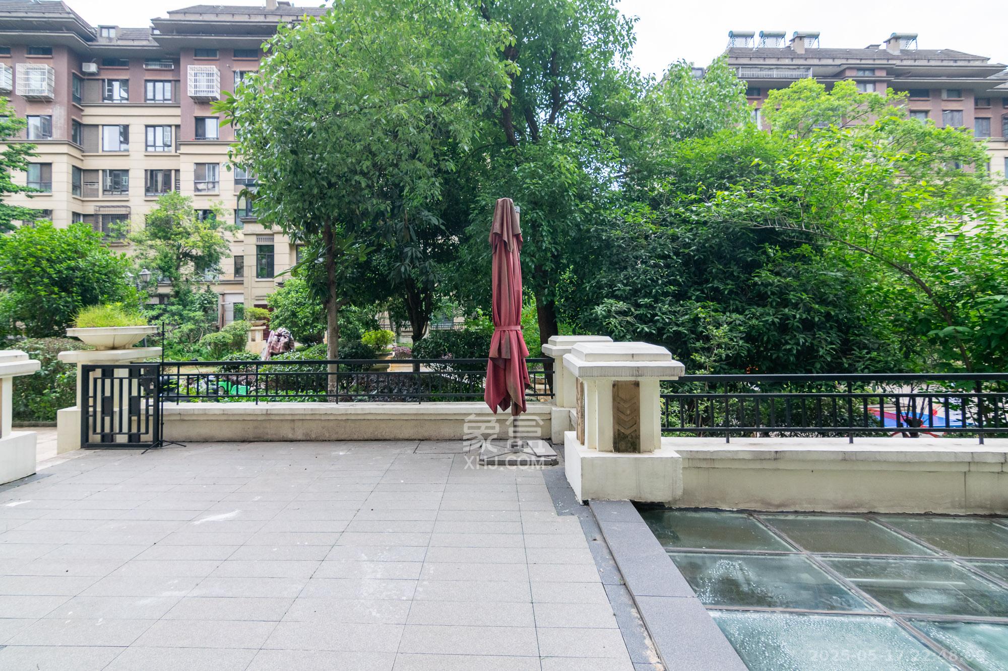 金地三千府(金地湖山樾、金地自在城) 5室2厅3卫 178.0万 金地三千府(金地湖山樾、金地自在城) 5室2厅3卫 178.0万阳台