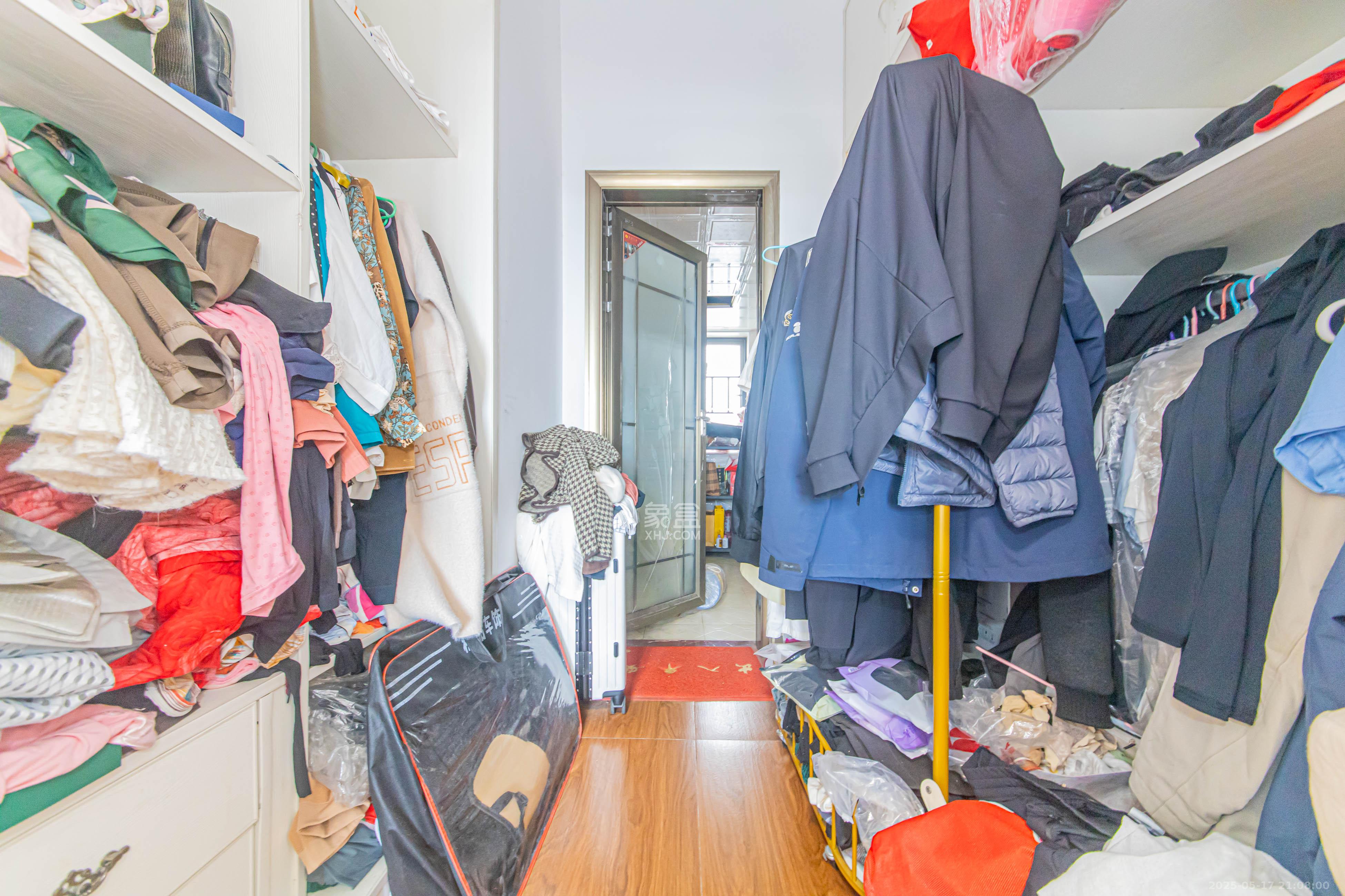 中建芙蓉嘉苑 3室2厅2卫 100.0万 中建芙蓉嘉苑 3室2厅2卫 100.0万卫生间