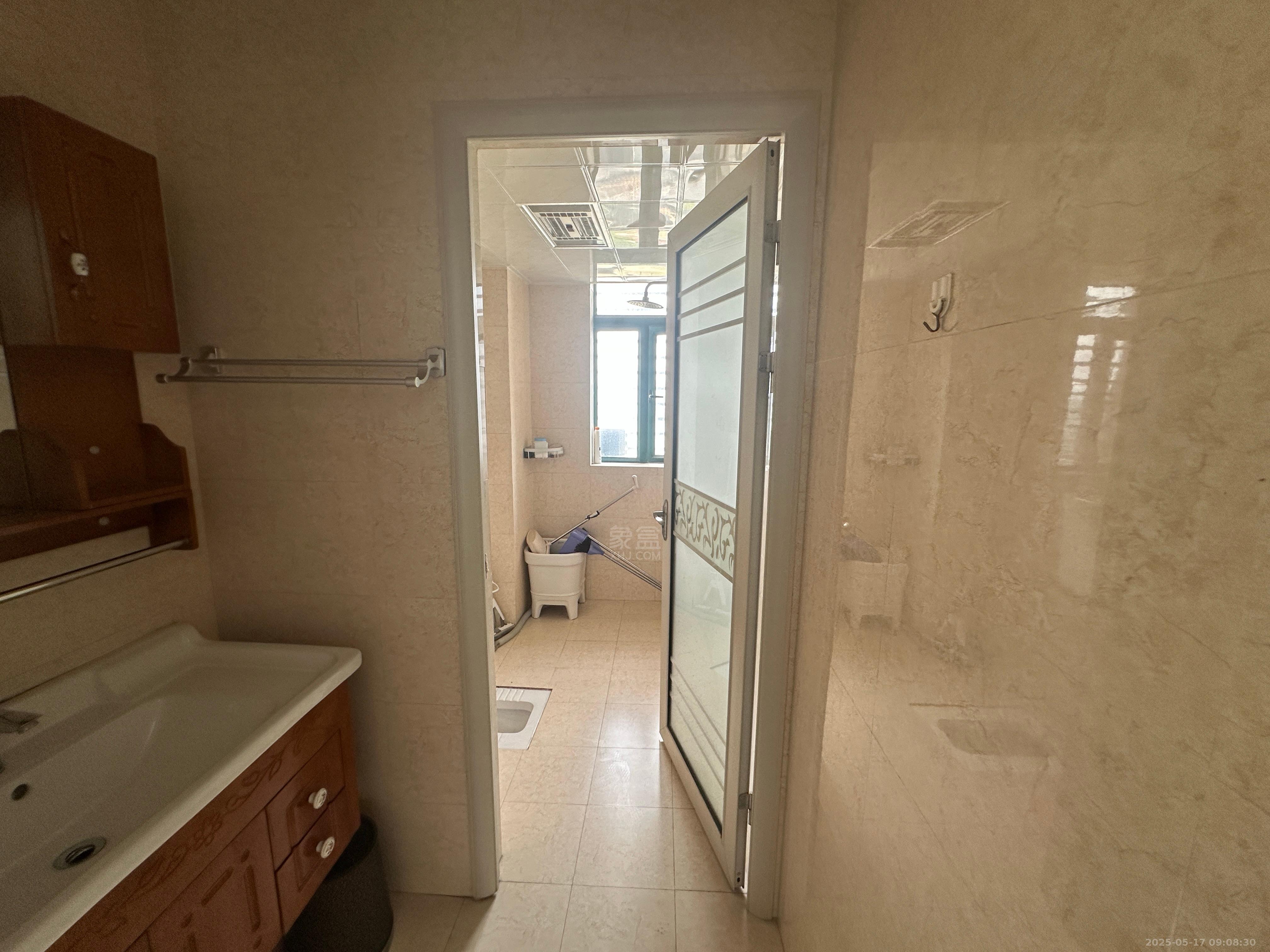 蓝盾景园二期 3室2厅2卫 2600.0元/月 蓝盾景园二期 3室2厅2卫 2600.0元/月室内图