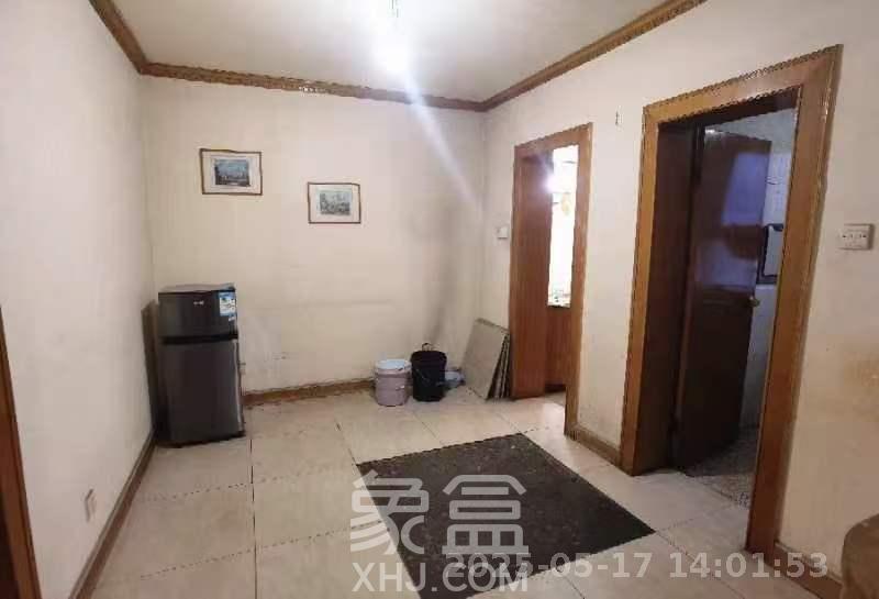 长沙市中心医院宿舍楼(雨花区)  3室2厅1卫    1600.0元/月 长沙市中心医院宿舍楼(雨花区)  3室2厅1卫    1600.0元/月室内图