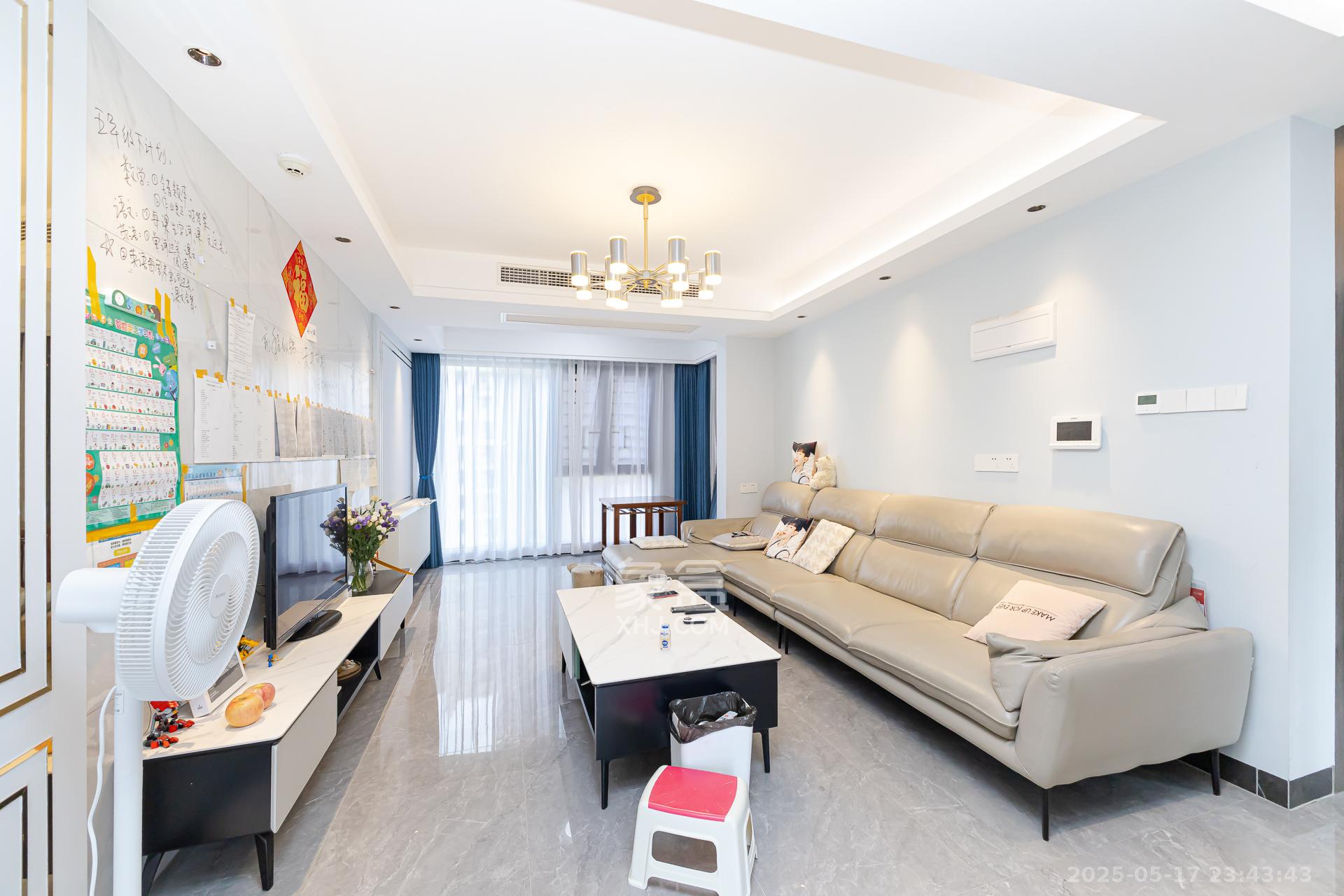 明发阅江悦府 3室2厅2卫 112.0万 明发阅江悦府 3室2厅2卫 112.0万客厅