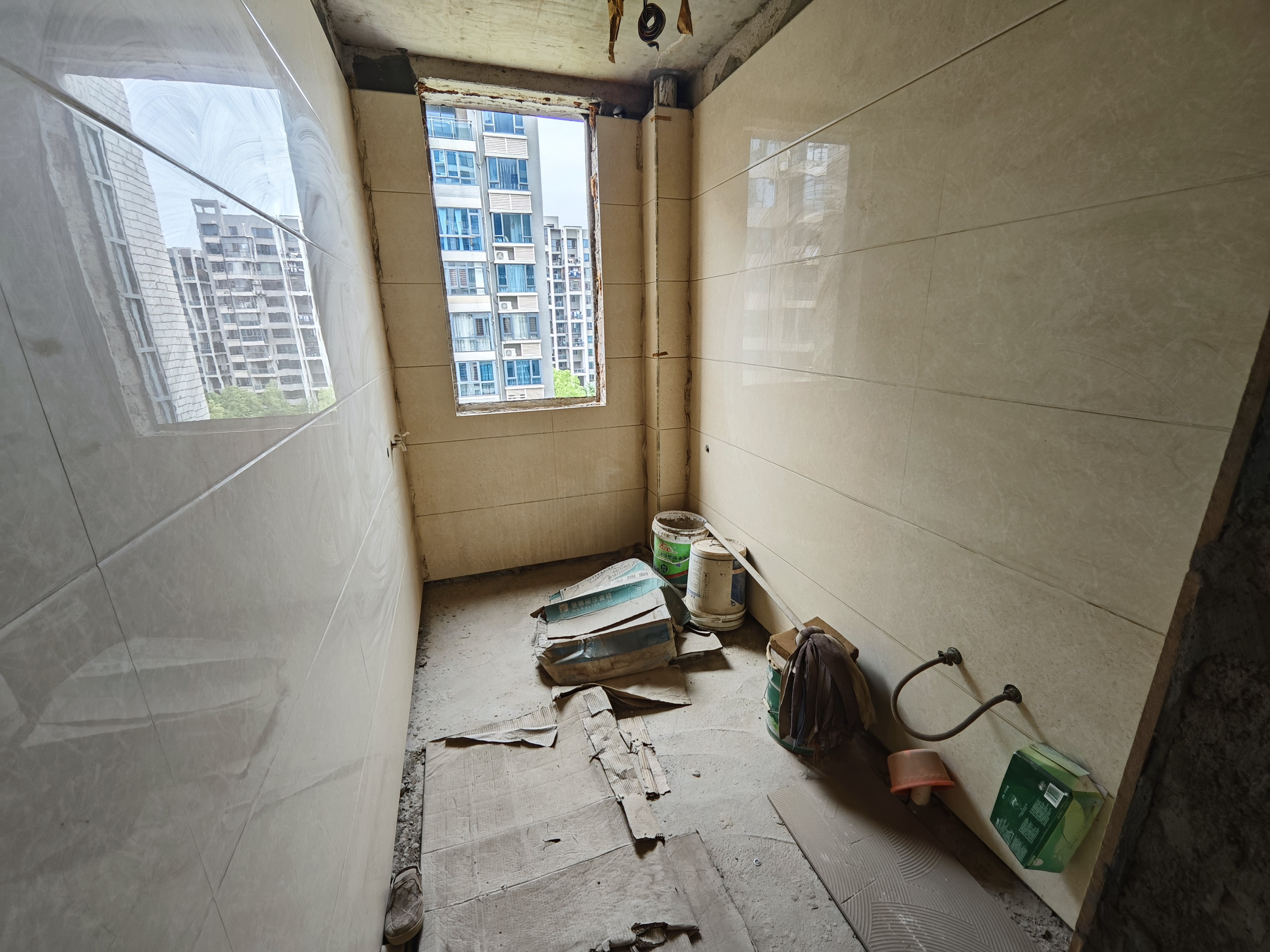 新烟草局单位房(城南) 5室2厅2卫 112.0万 新烟草局单位房(城南) 5室2厅2卫 112.0万卫生间