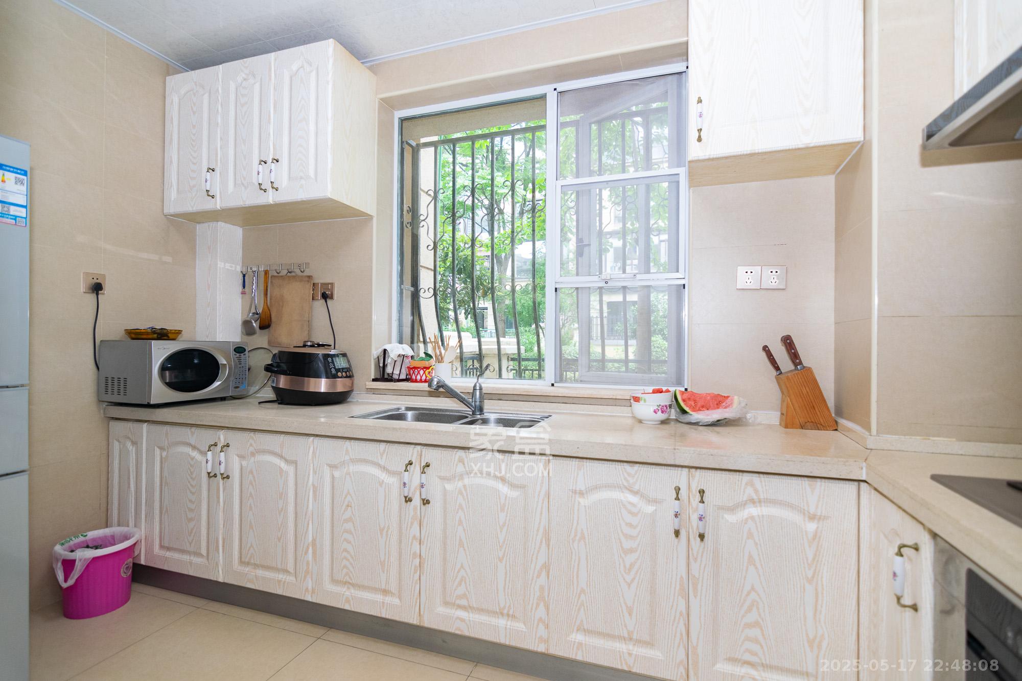 金地三千府(金地湖山樾、金地自在城) 5室2厅3卫 178.0万 金地三千府(金地湖山樾、金地自在城) 5室2厅3卫 178.0万厨房