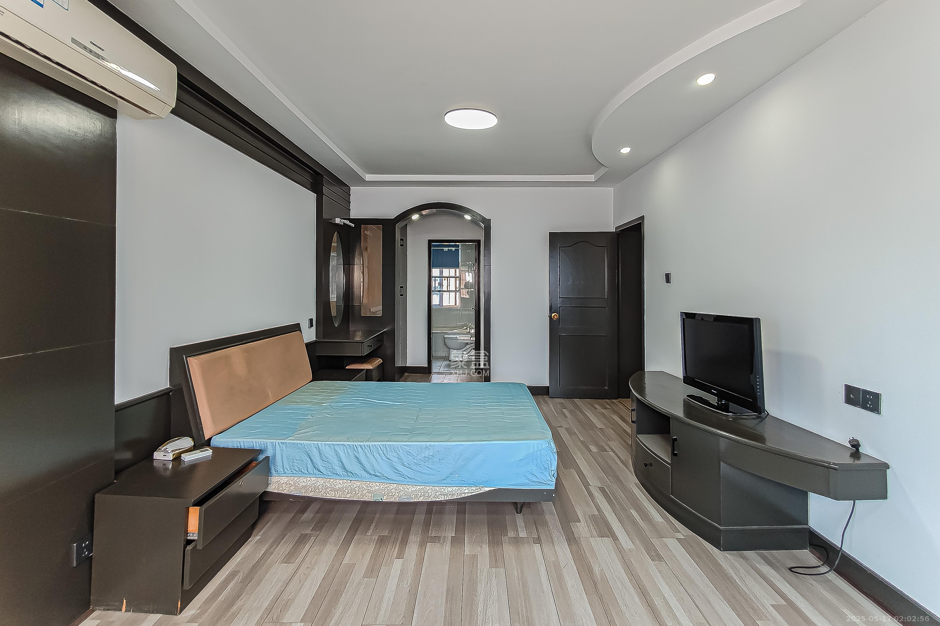 鸿园小区  3室2厅2卫    140.0万 鸿园小区  3室2厅2卫    140.0万卧室