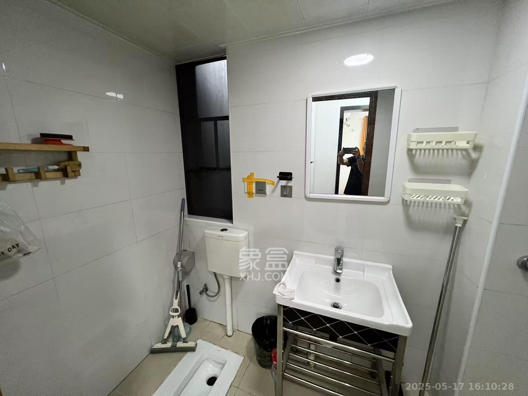 绿地之窗  1室1厅1卫   1800.00元/月室内图